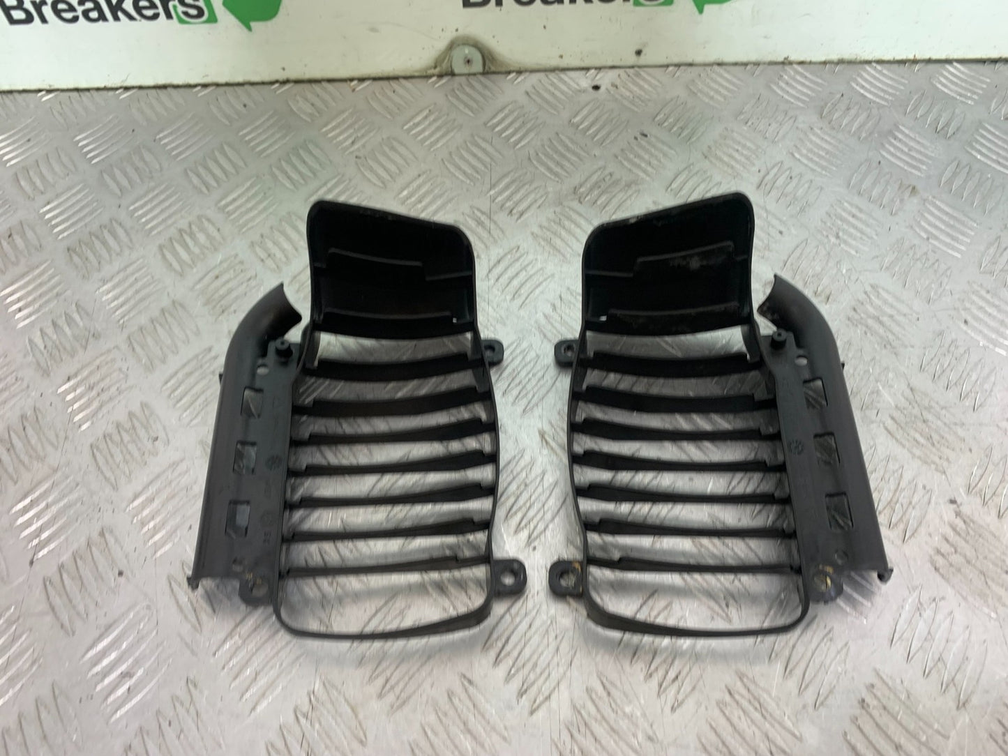 PIAGGIO VESPA GT125 L RADIATOR GRILLS  YEAR 2003 (CMB1300)