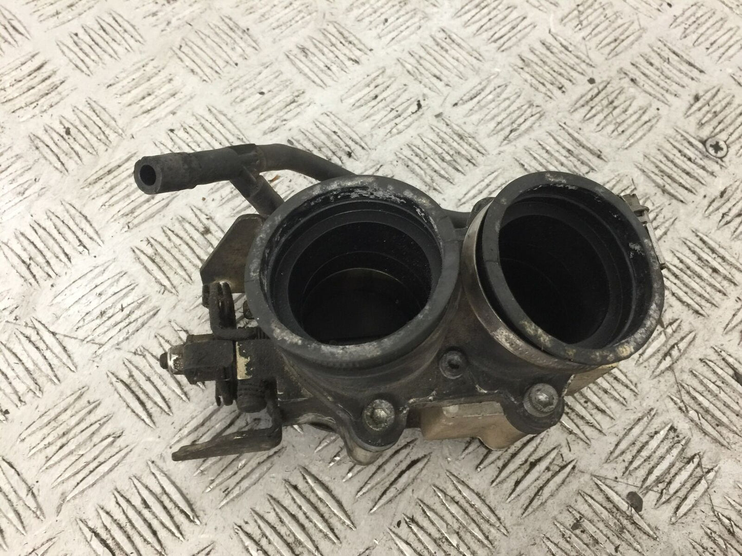 VICTORY V92 C THROTTLE BODIES  YEAR 2004 (STOCK 765)