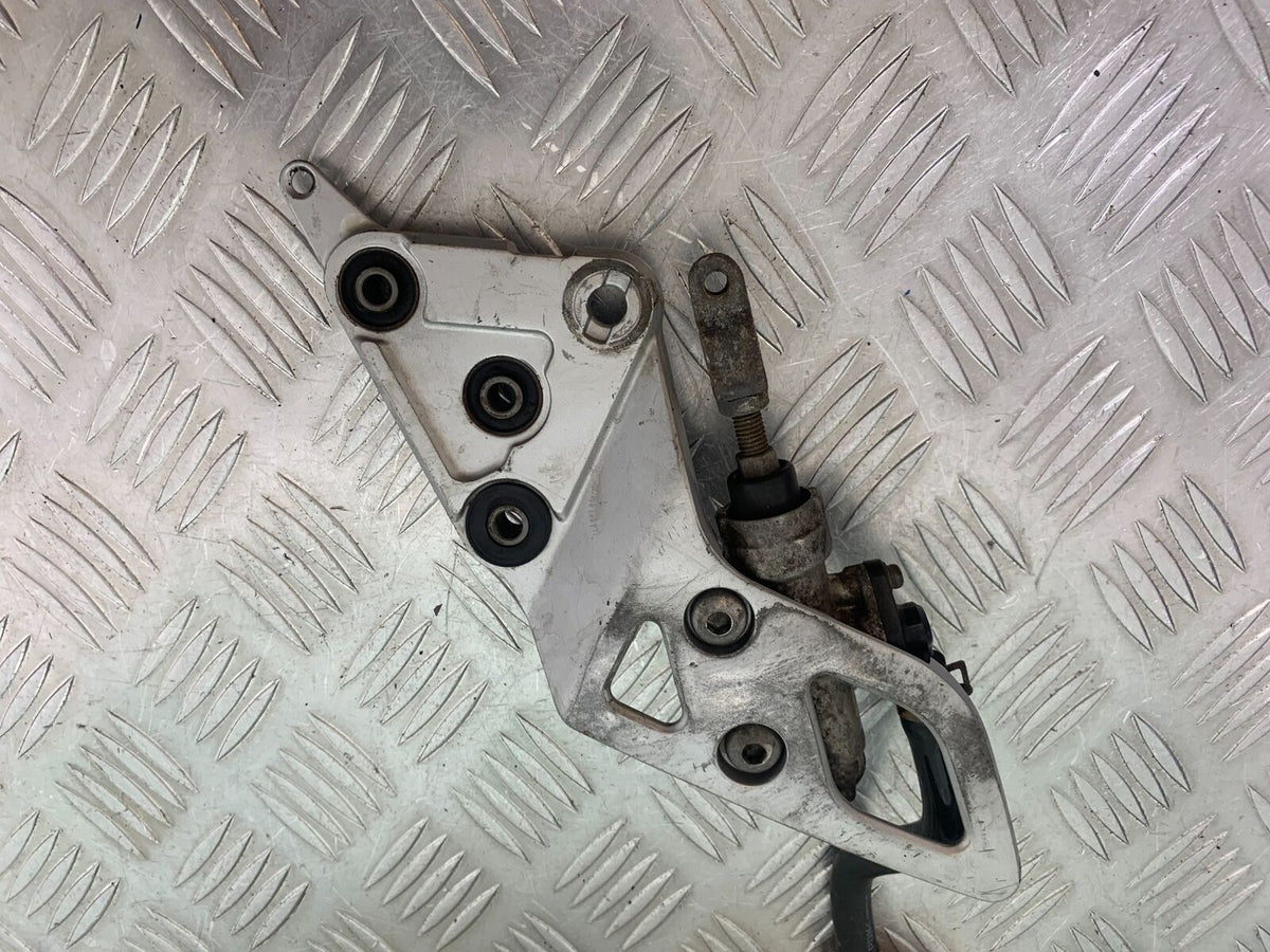 SUZUKI GSX650 F GSX 650 F FRONT RIGHT HANGER    YEAR 2008-16 (CMB1045)