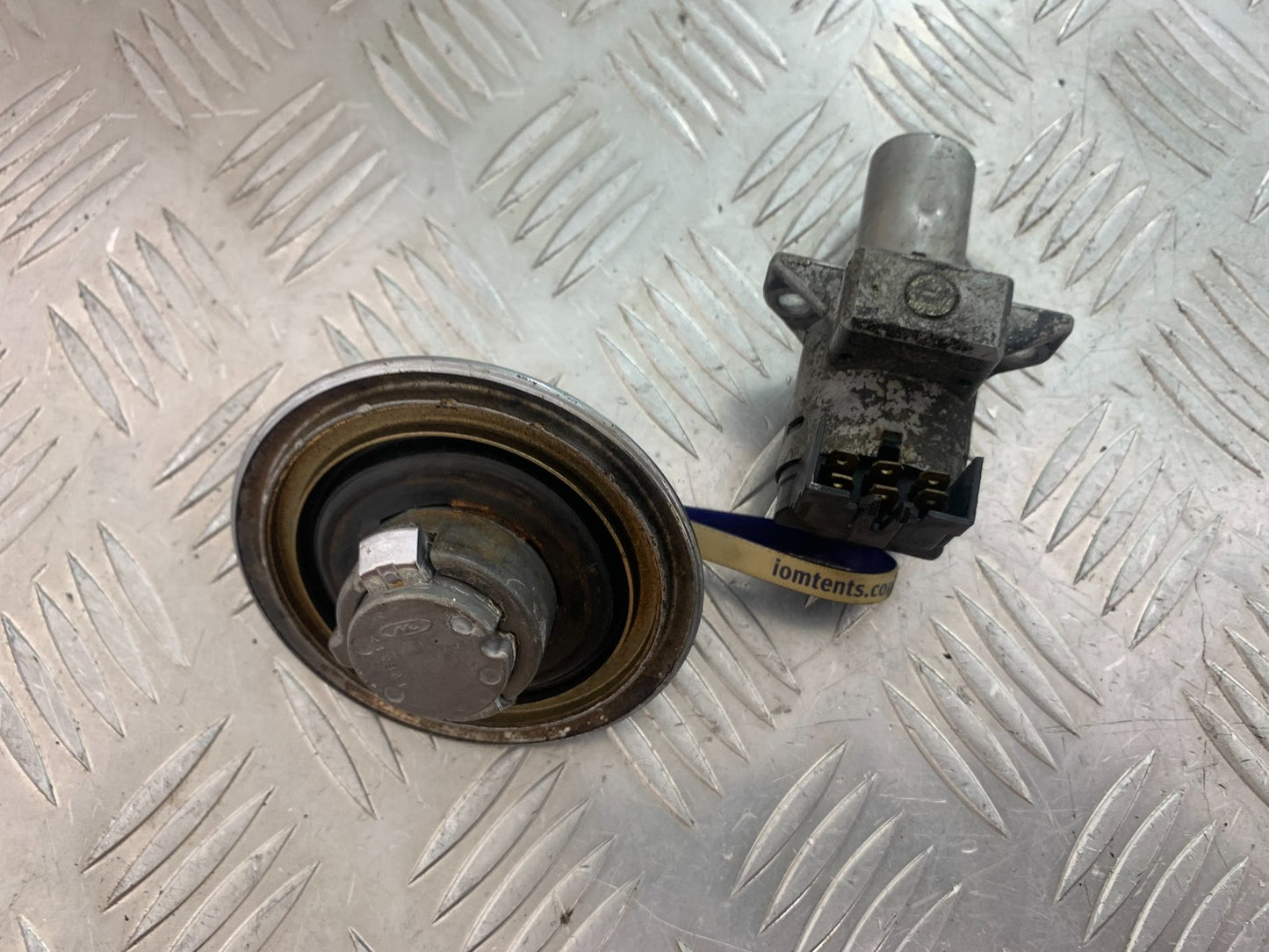 HONDA GL500 GL 500 SILVERWING IGNITION PETROL CAP & KEY   YEAR 1981-82 (CMB1168)