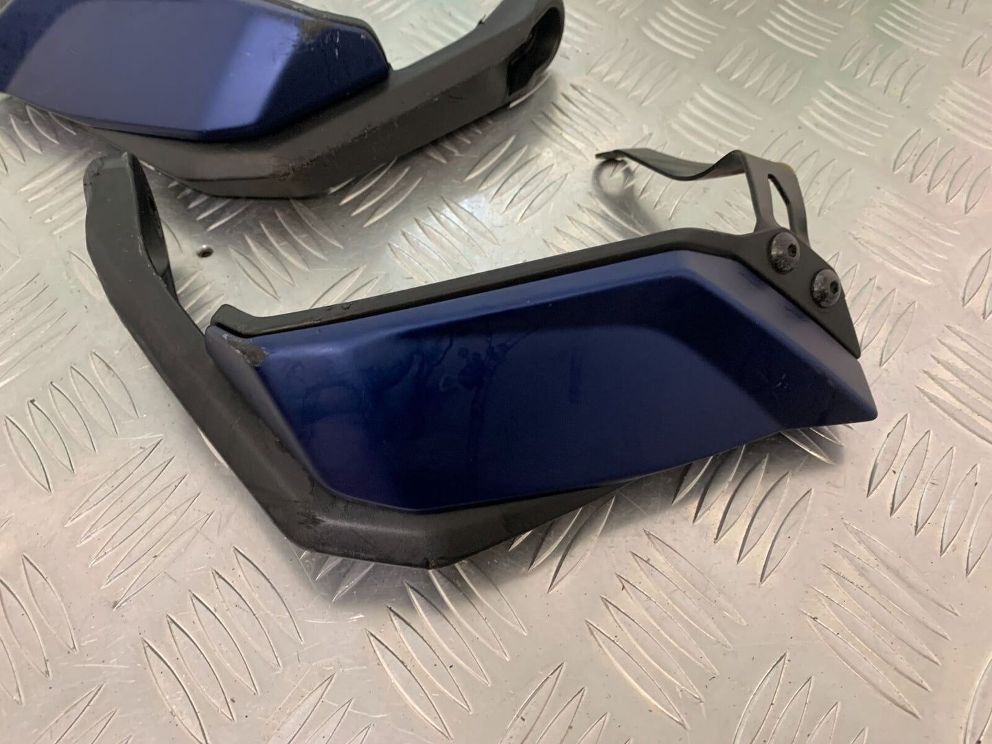 YAMAHA MT09 MT-09 TRACER 900 GT HANDGUARDS  YEAR 2018-2020 (STOCK 982)