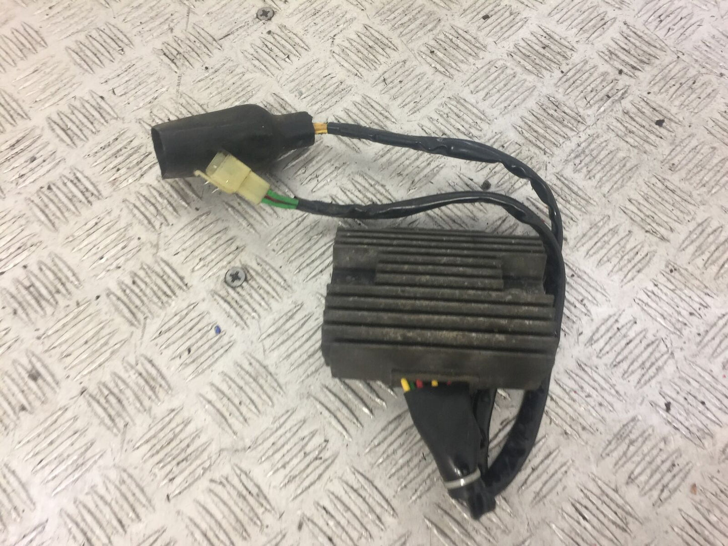 HONDA CB900 CB 900 HORNET REGULATOR  YEAR 2002-06 (STOCK 633)