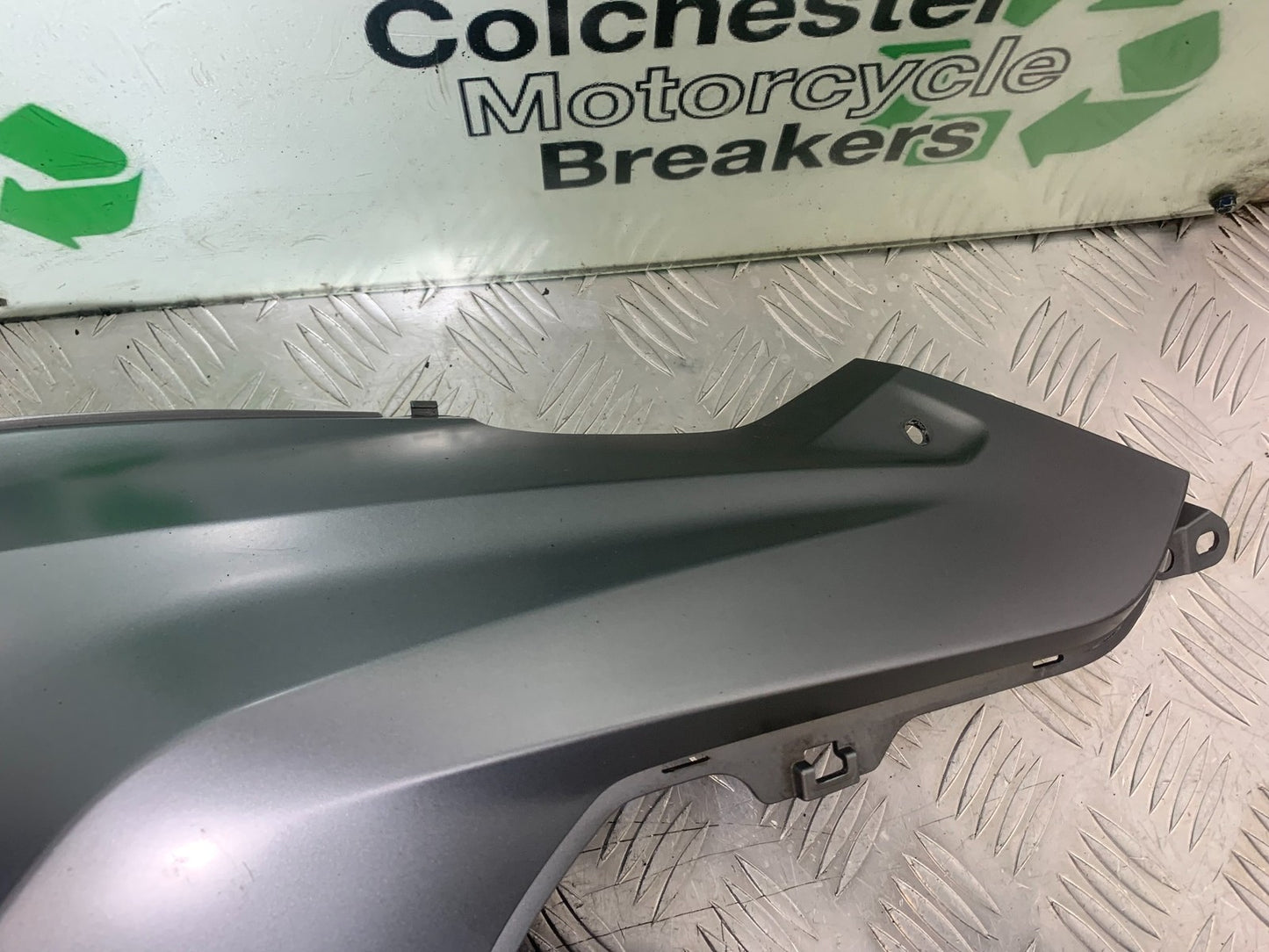 BMW R1200 R 1200 GS RIGHT TANK PANEL YEAR 2013-2016 (CMB1257)
