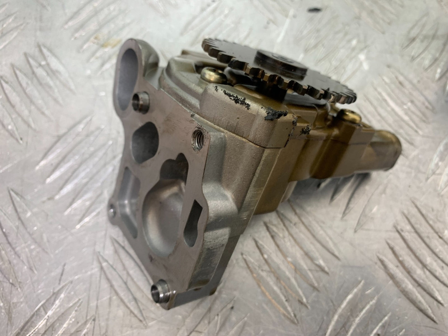 TRIUMPH 955i SPRINT ST OIL PUMP  YEAR 1999-2004