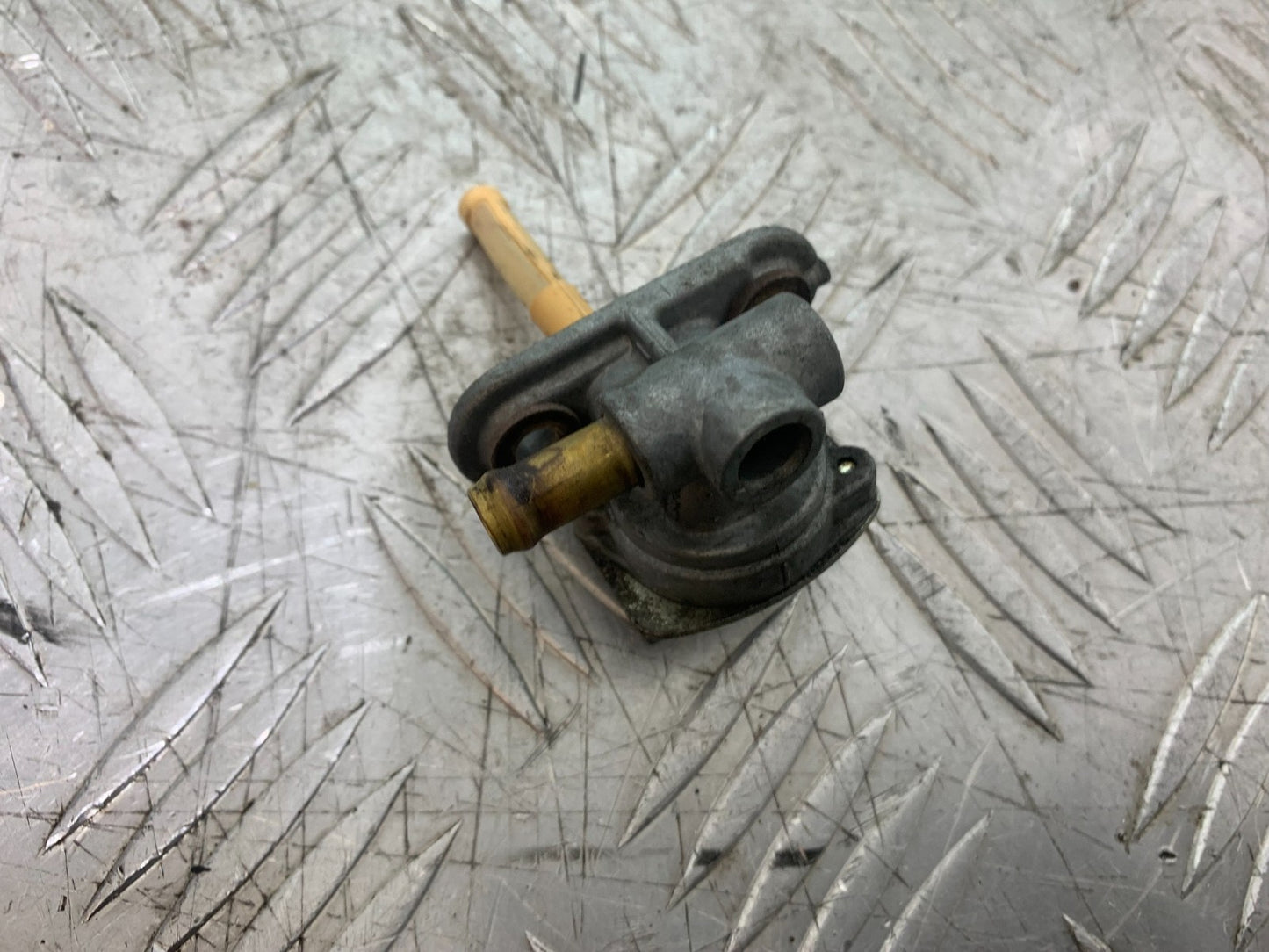 YAMAHA YZF R1 PETROL TAP  YEAR 1998-99 (CMB1291)