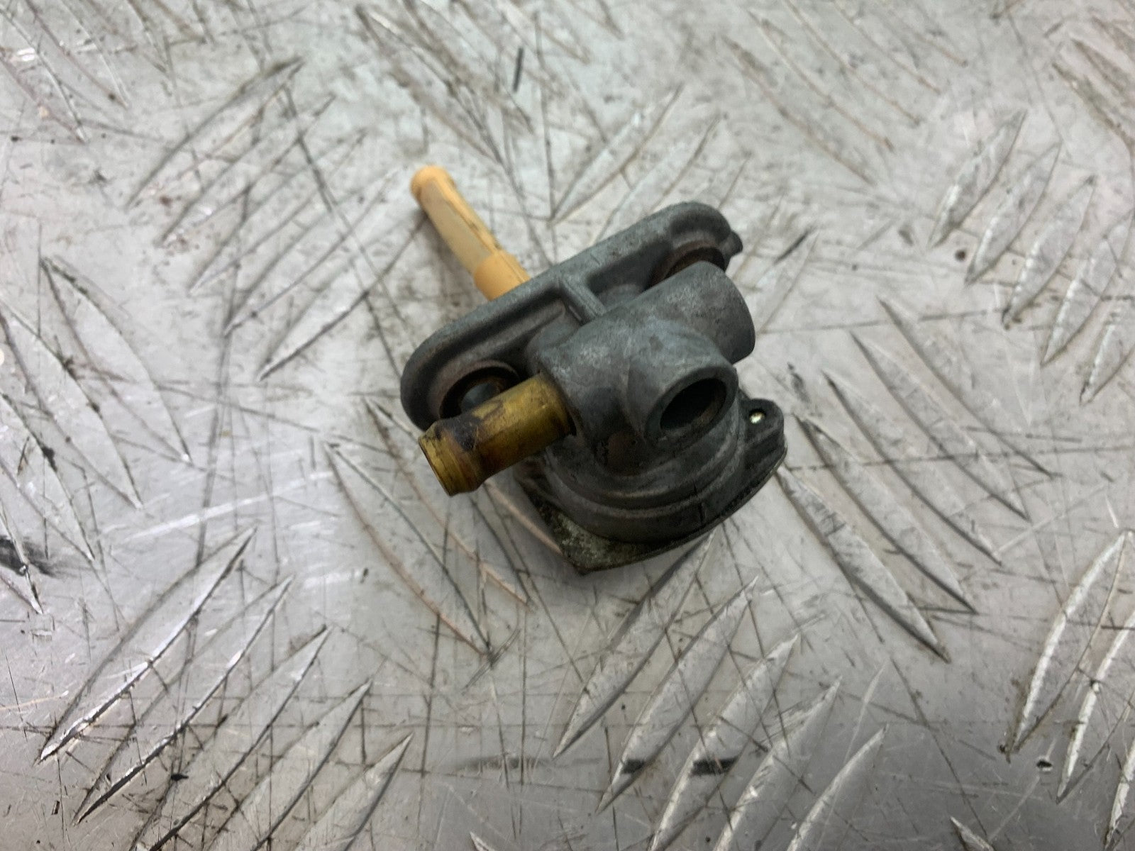 YAMAHA YZF R1 PETROL TAP  YEAR 1998-99 (CMB1291)