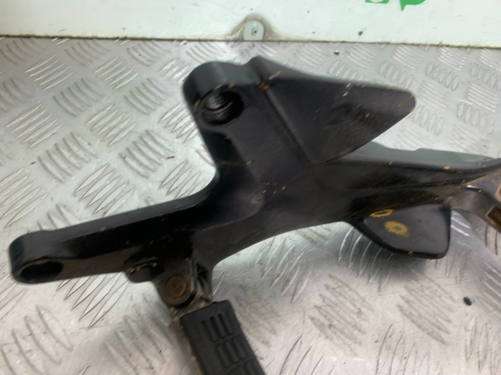 HONDA CBF600 CBF 600 LEFT HANGER AND PEGS  YEAR 2004-07  (CMB1305)