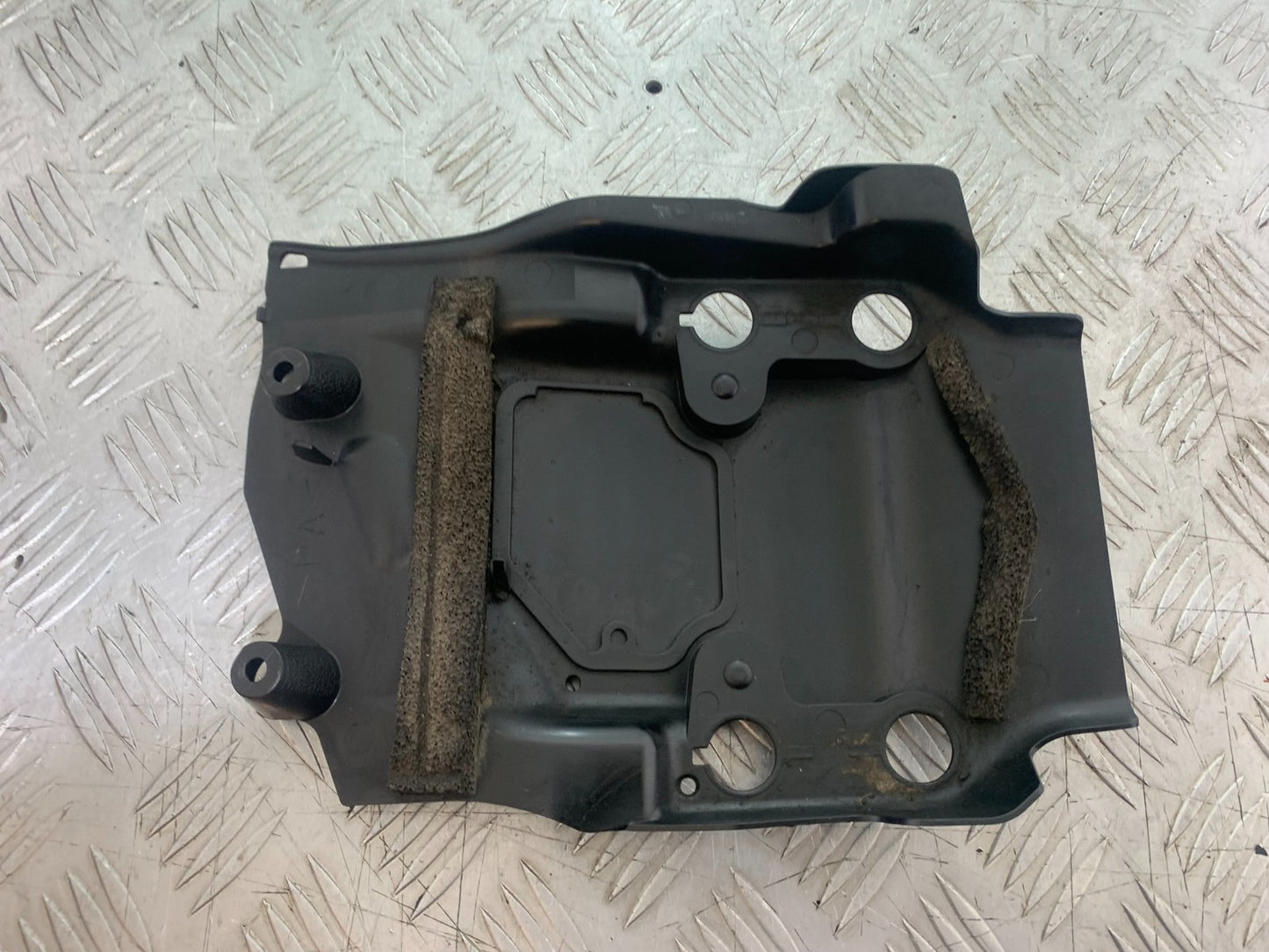 YAMAHA YZF R1 14 B BIG BANG UNDERTRAY   2009-14 (CMB1175)
