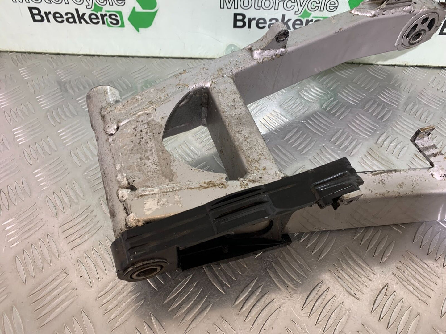 KAWASAKI ZR 750 ZEPHYR SWINGARM  YEAR 1991-95 (CMB1008)