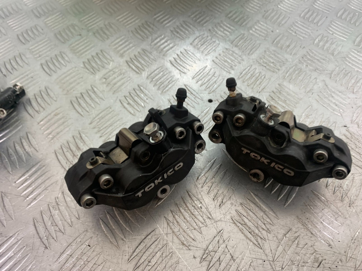 SUZUKI SV1000 SV 1000 S FRONT BRAKE CALIPERS   YEAR 2003-2007 (CMB1293)