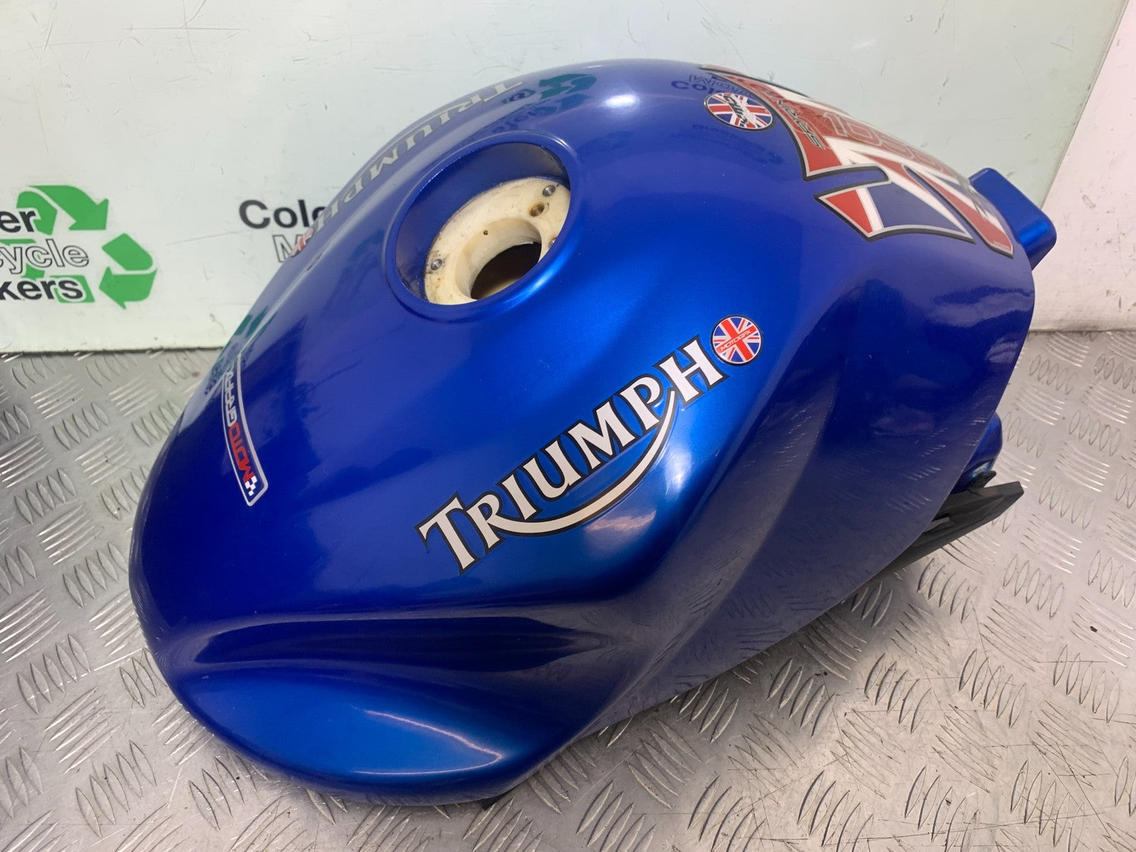 TRIUMPH 1050 SPRINT ST PETROL TANK  2004-2007 (CMB1197)