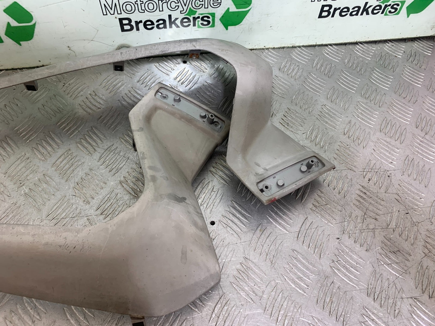 YAMAHA XMAX 250 XMAX 250 LEFT AND RIGHT LOWER PANELS  YEAR 2006-09 (CMB1201)