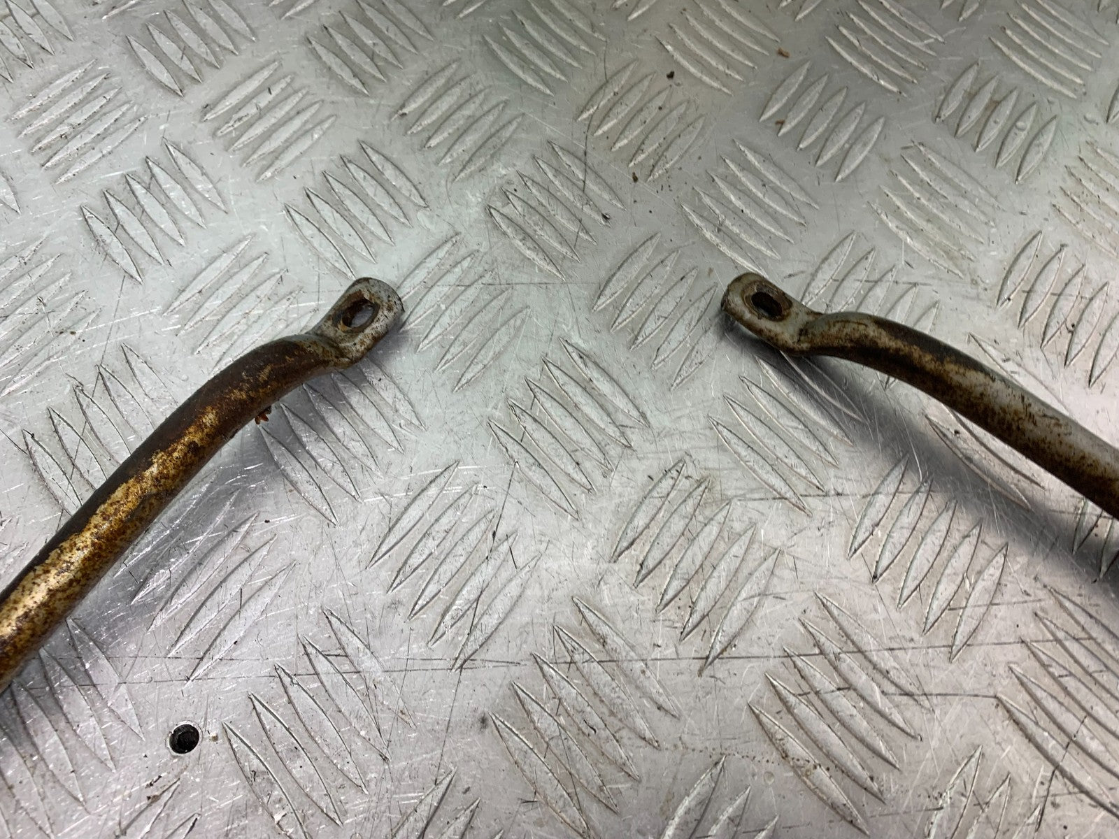 KAWASAKI KLR250 KLR 250 REAR HANGERS AND PEGS YEAR 1984-2001 (CMB1225)
