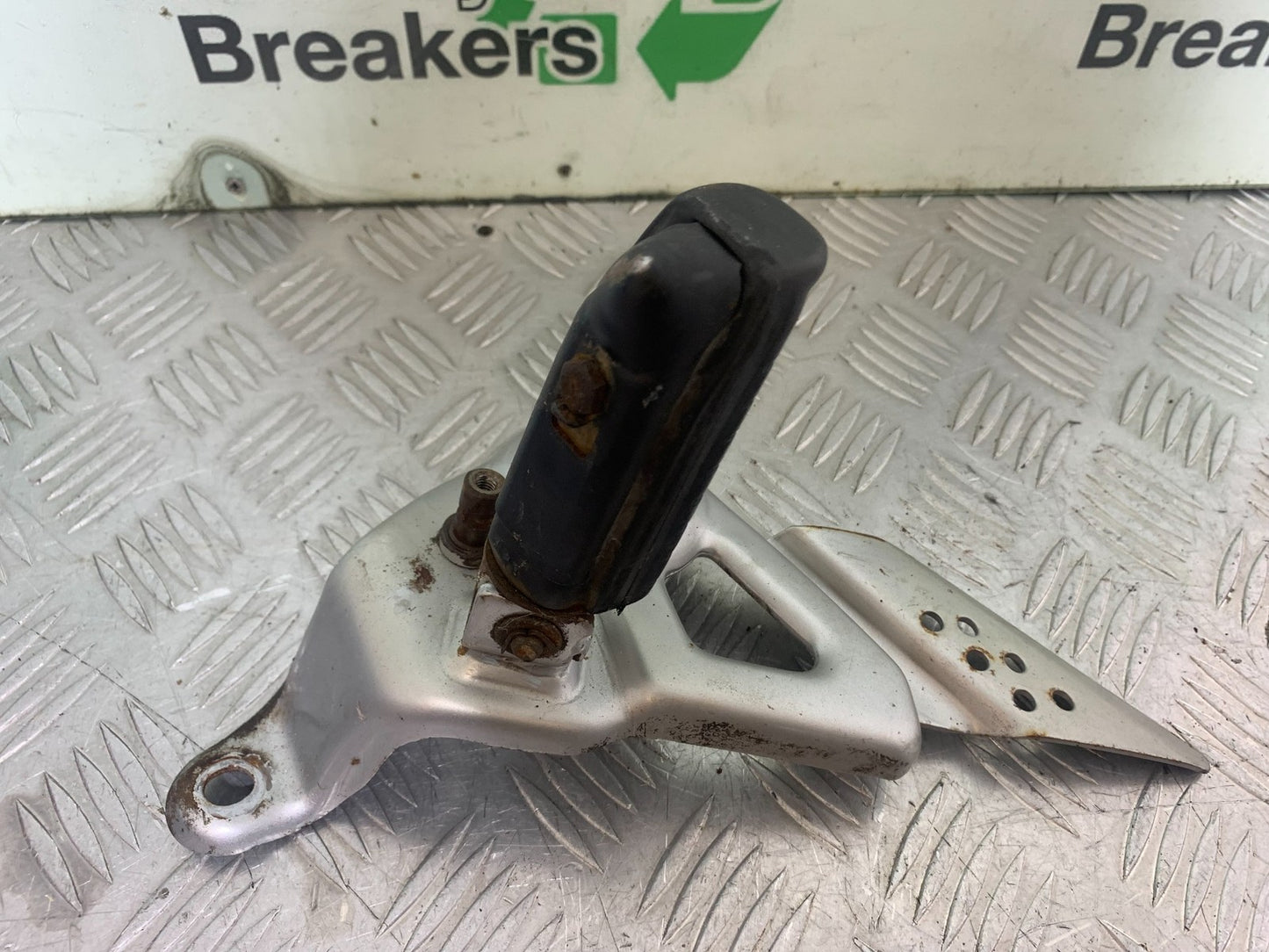 HONDA CBF125 CBF 125 FRONT LEFT HANGER  YEAR 2009-14  (CMB1172)