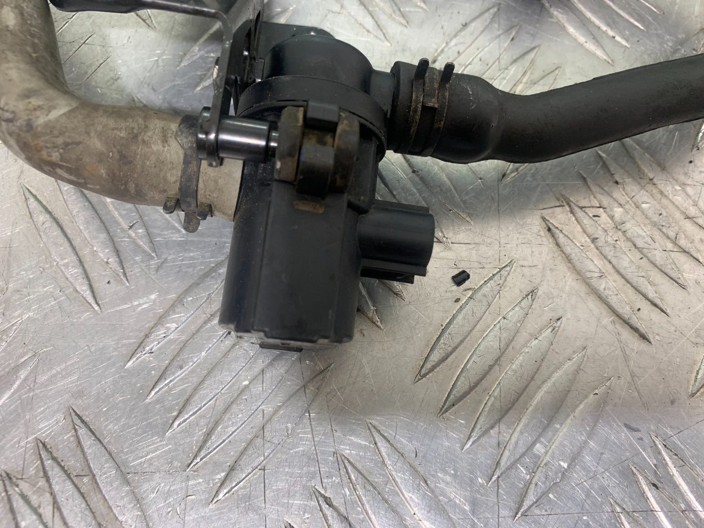 TRIUMPH 675 STREET TRIPLE AIR VALVE   2013-2016 (CMB1186)