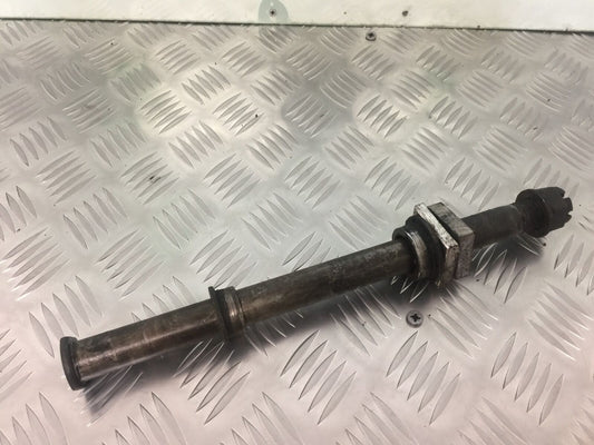 KAWASAKI ZX12R ZX12 R REAR WHEEL SPINDLE YEAR 2000 (STOCK 913)