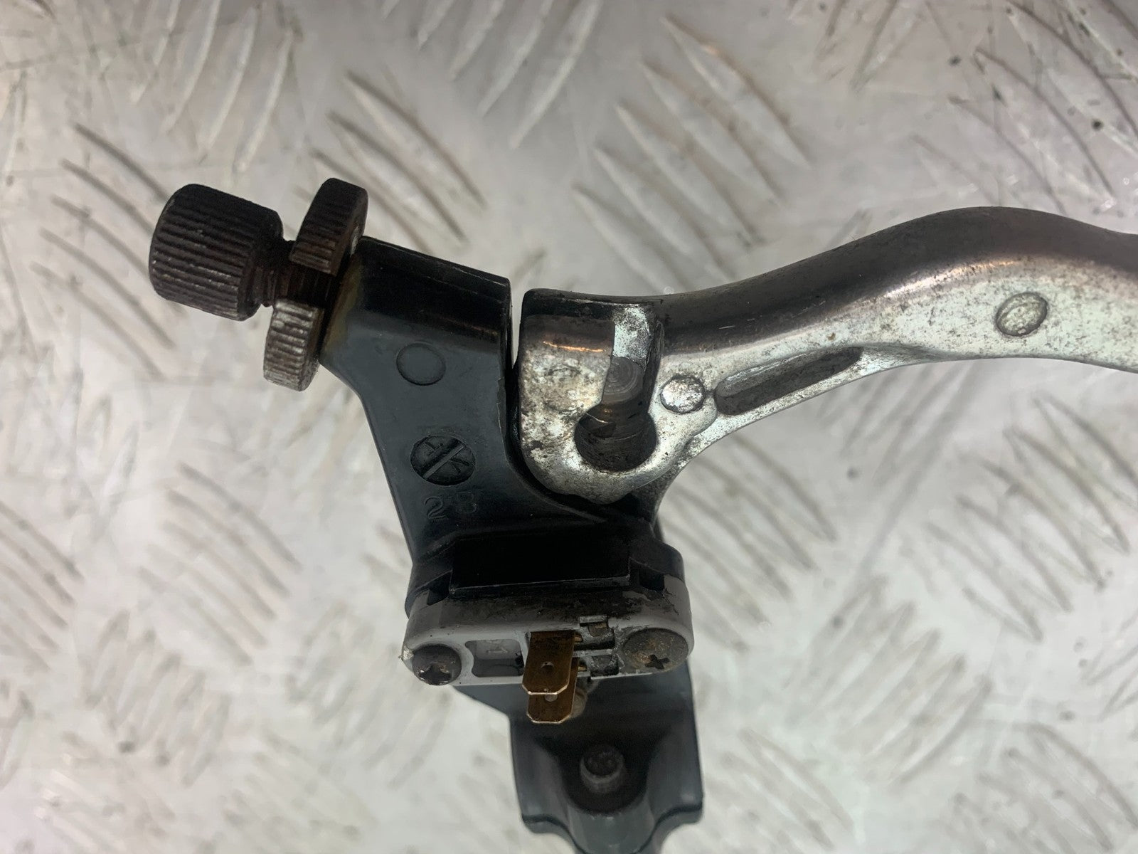 SUZUKI GSX750 INAZUMA CLUTCH LEVER AND BRACKET    YEAR 1998-2003 (CMB1308)
