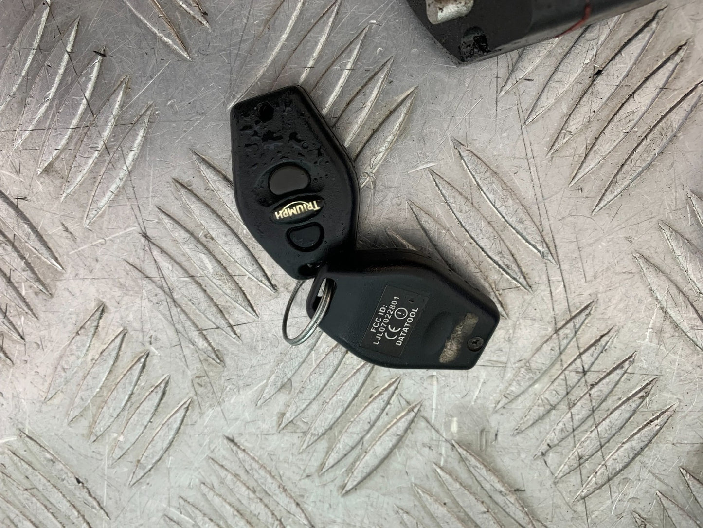TRIUMPH SPEED TRIPLE R 1050 ALARM AND FOBS  2009 (CMB1183)