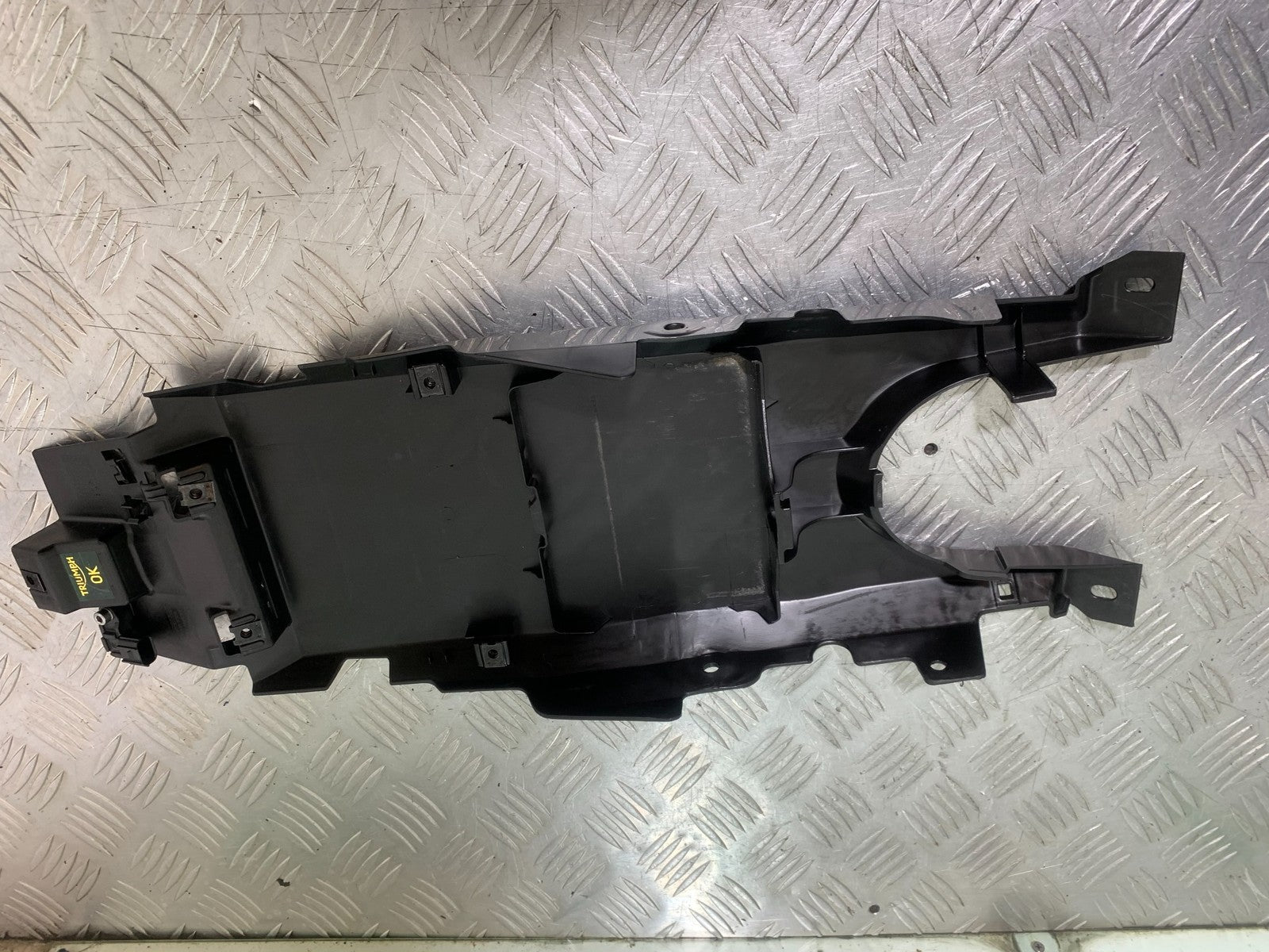 TRIUMPH TRIDENT 660 UNDERTRAY  YEAR 2021-2024 (CMB1295)