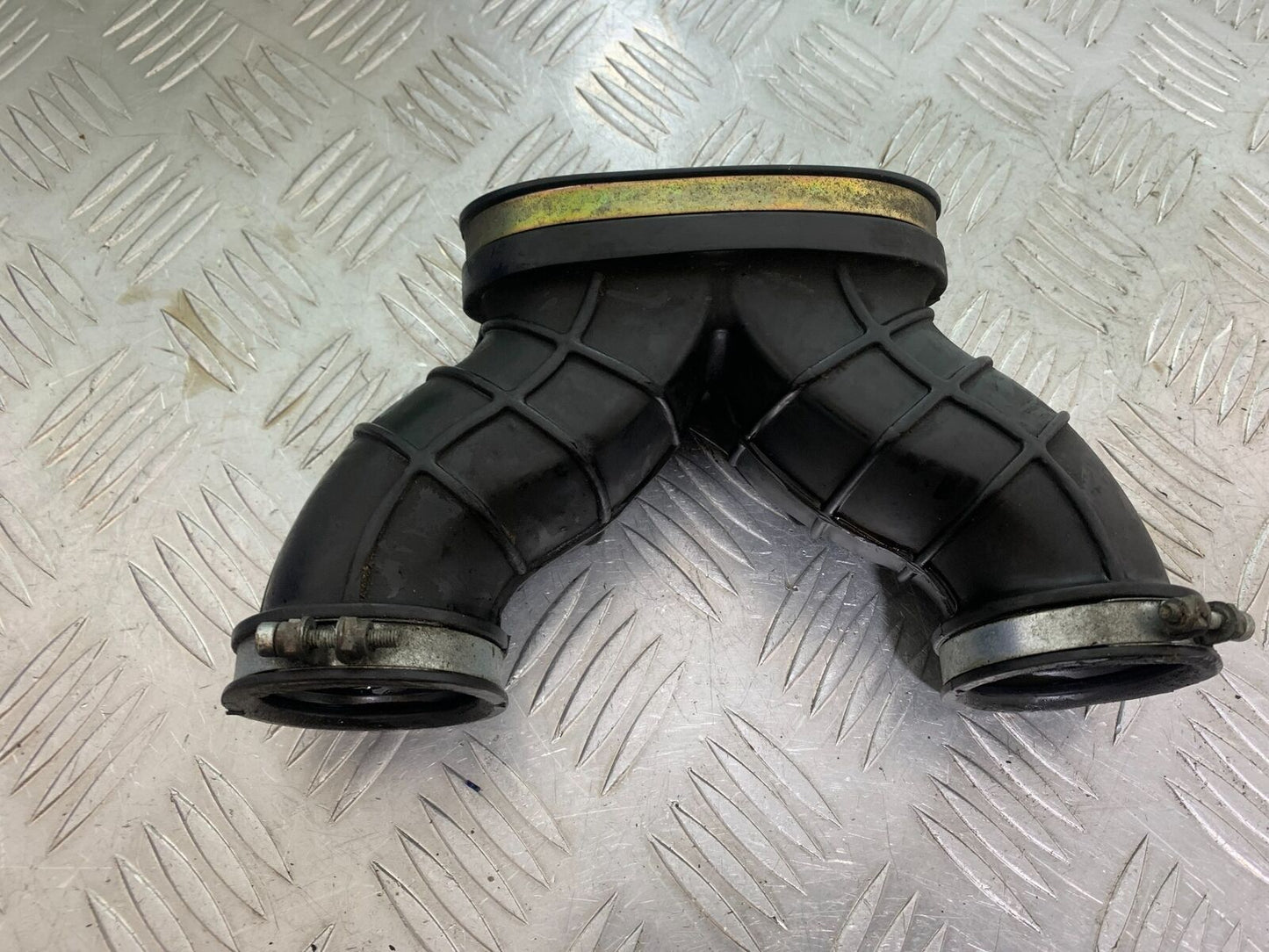 TRIUMPH THUNDERBIRD 1600 AIRBOX RUBBERS   YEAR 2011 (CMB1107)