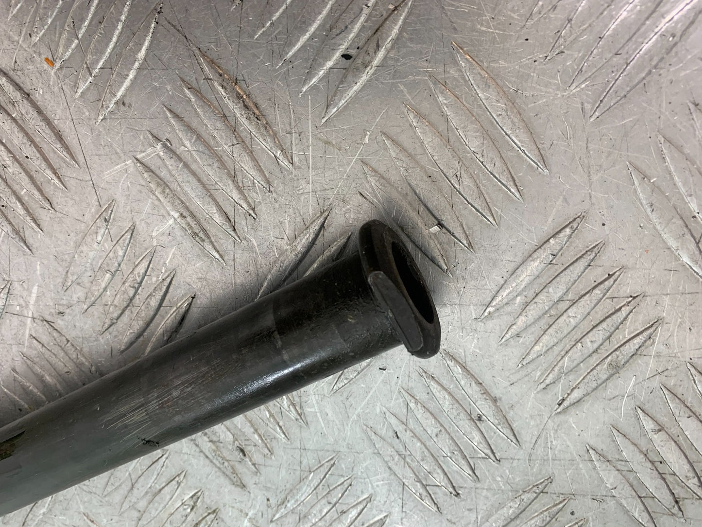 YAMAHA YZF R1 4XV REAR WHEEL SPINDLE  YEAR 1998-99 (CMB1291)