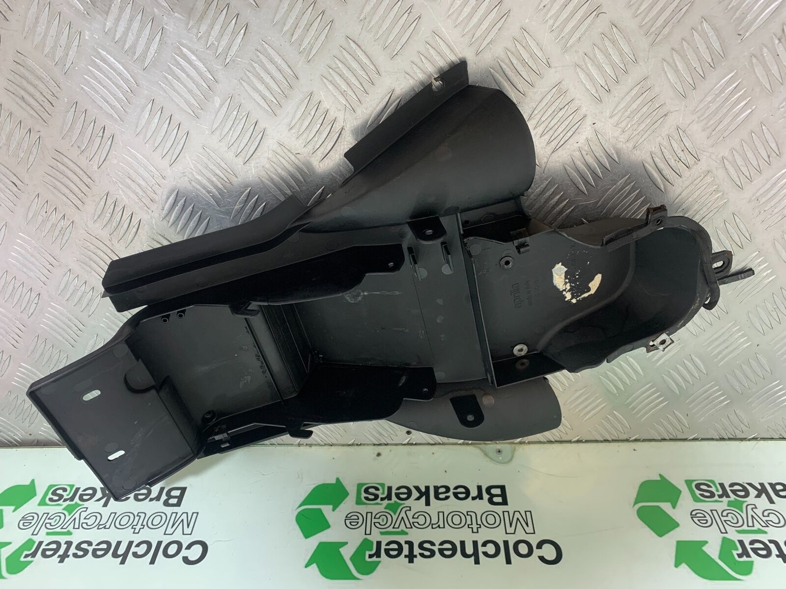 APRILIA FUTURA RST 1000 UNDERTRAY  YEAR 2001-2005 (CMB1033)