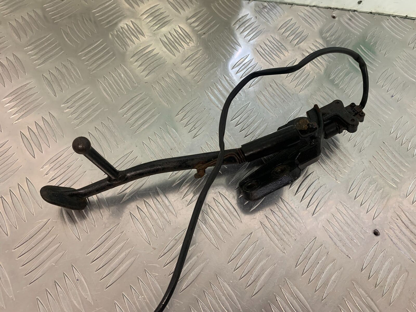 YAMAHA FJR1300 FJR 1300 SIDE STAND YEAR 2001-05 (STOCK 946)
