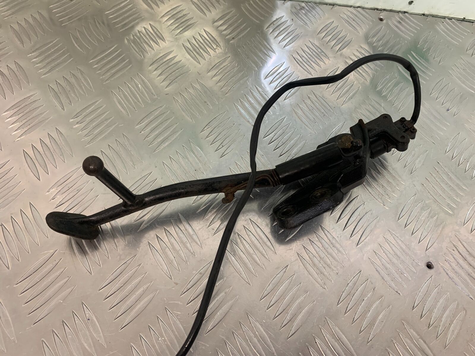 YAMAHA FJR1300 FJR 1300 SIDE STAND YEAR 2001-05 (STOCK 946)