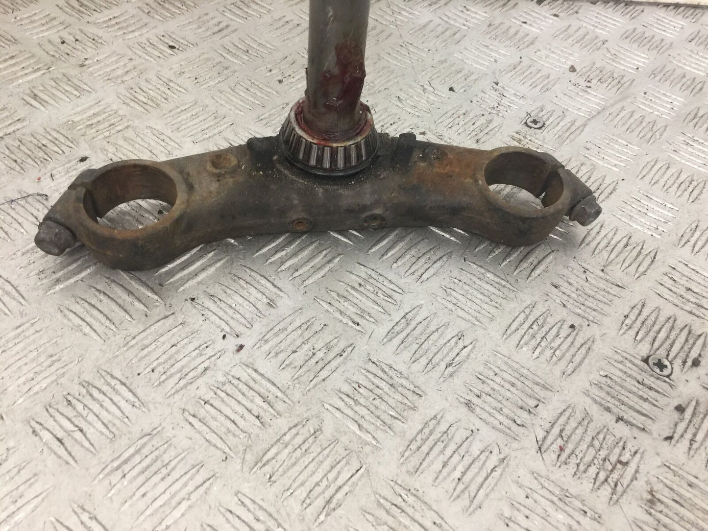 HONDA CBR1100 BLACKBIRD BOTTOM YOKE  YEAR 1996-1998 (STOCK 862)