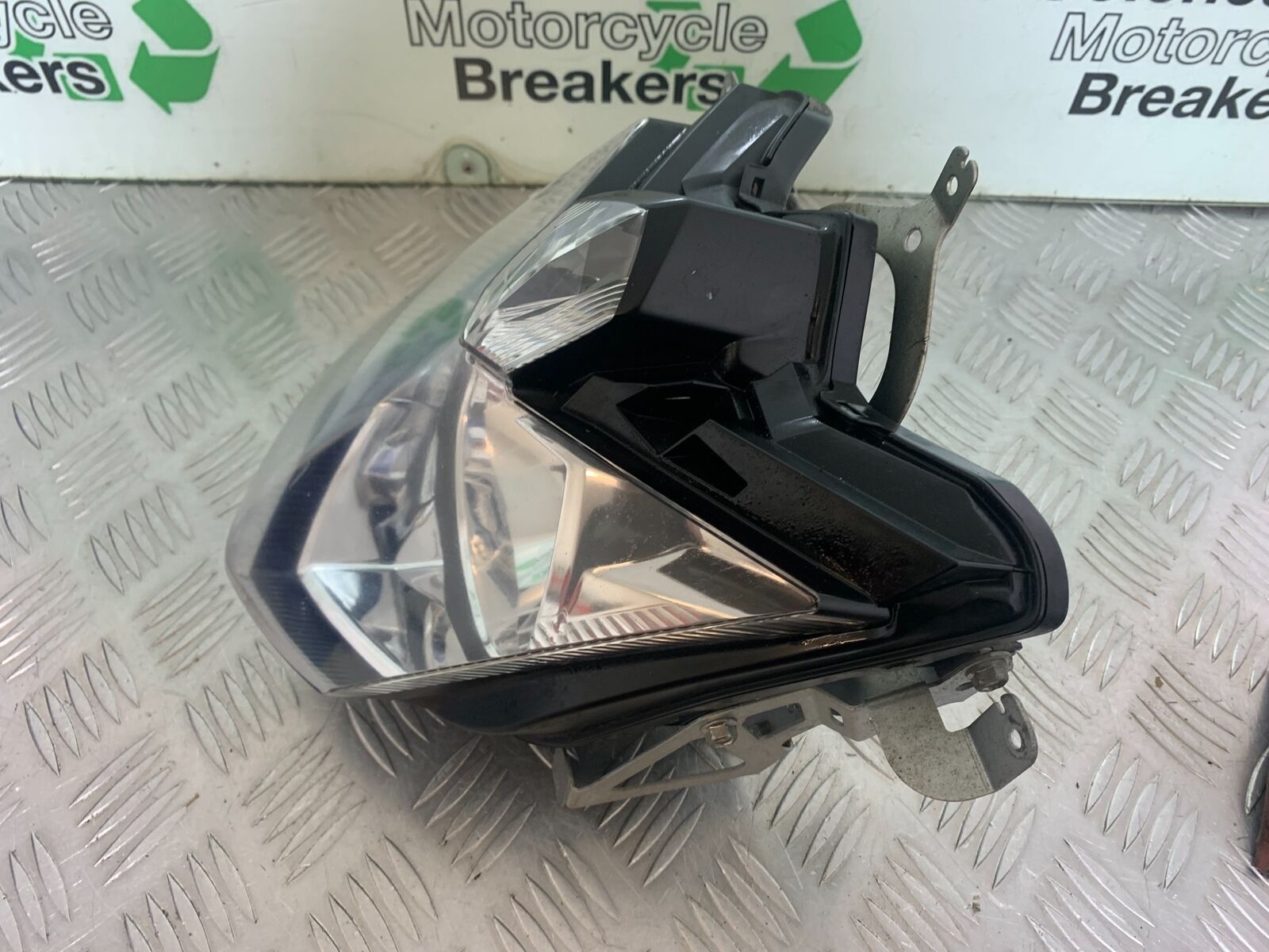 YAMAHA XJ6 XJ6-S HEADLIGHT   YEAR 2009-2015  (CMB1070)