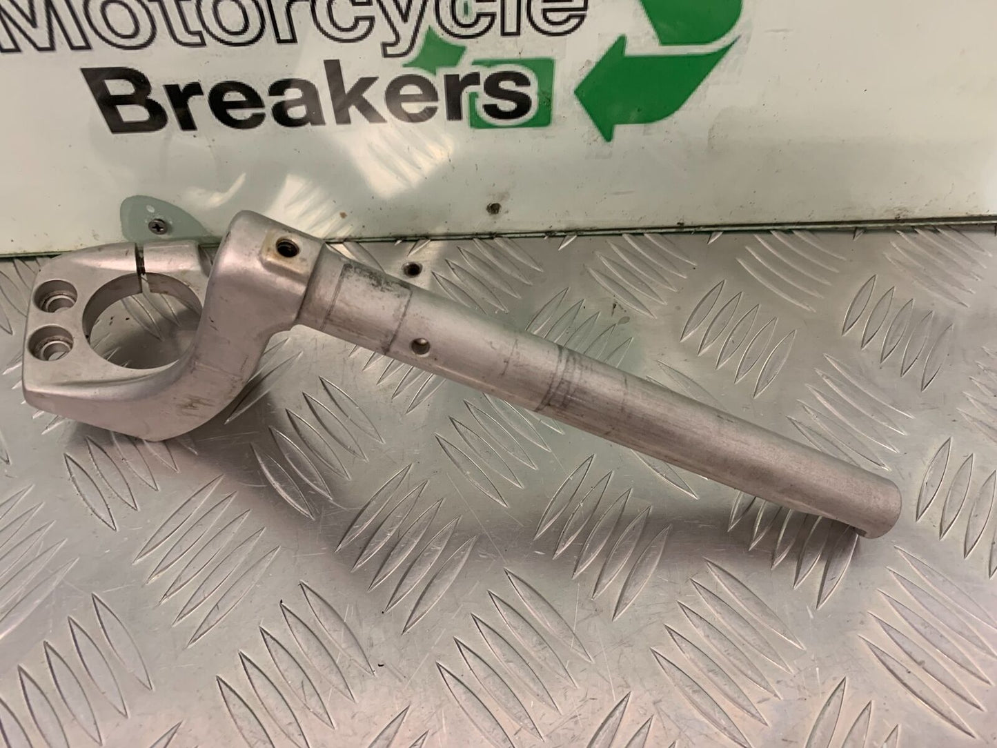 TRIUMPH 1050 SPRINT RIGHT HANDLEBAR  YEAR 2004-2007 (STOCK 956)