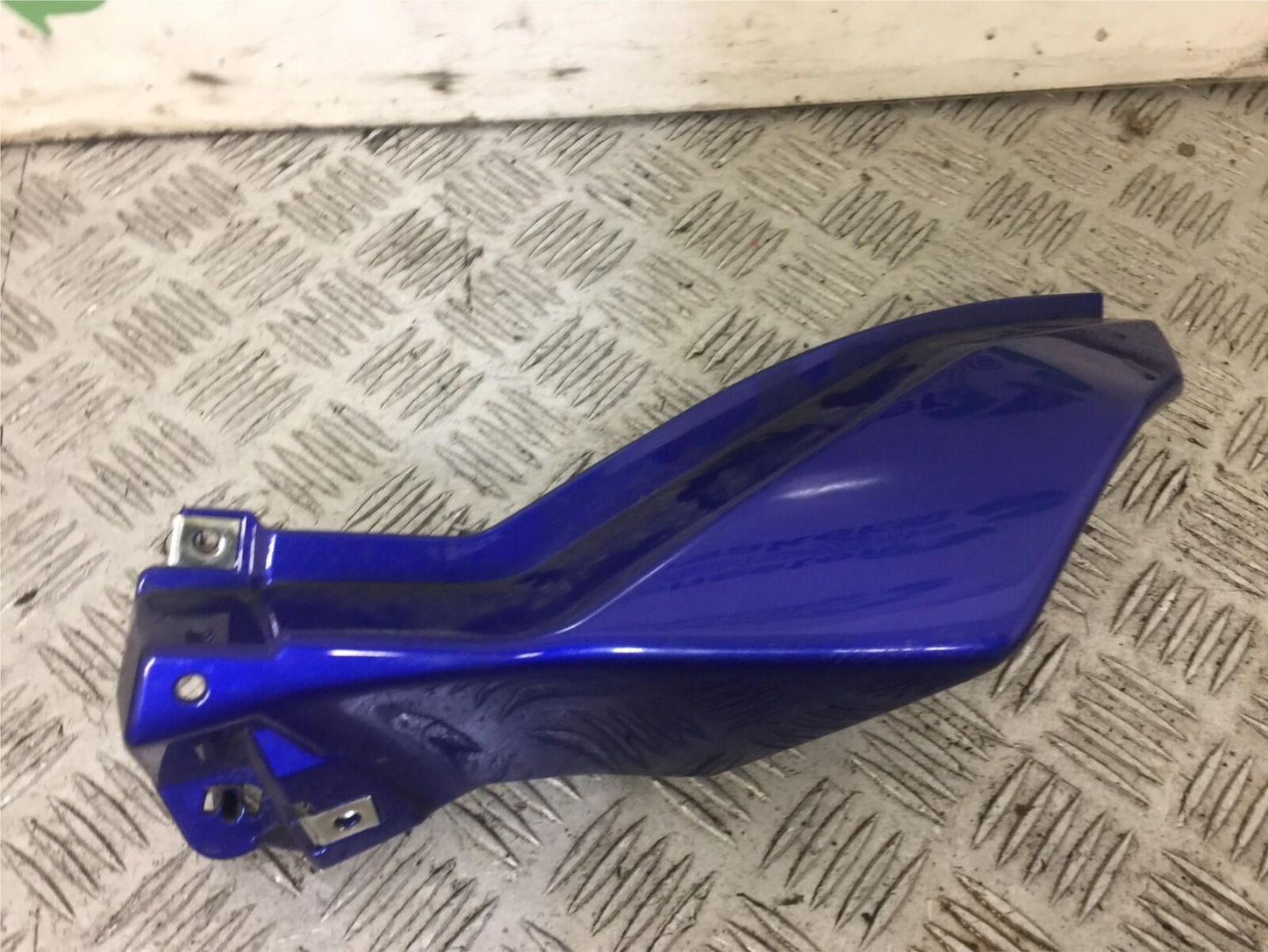 YAMAHA MT07 MT-07 TRACER LEFT SEAT PANEL   YEAR 2016 (STOCK 642)