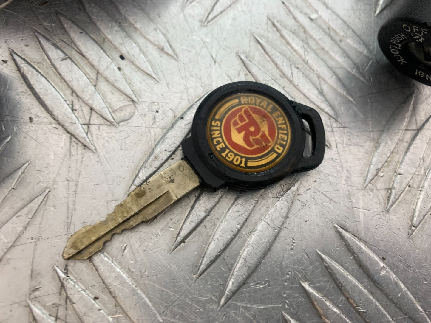 ROYAL ENFIELD HIMALAYAN 411 LOCKS AND KEY YEAR 2018-2023 (CMB1279)