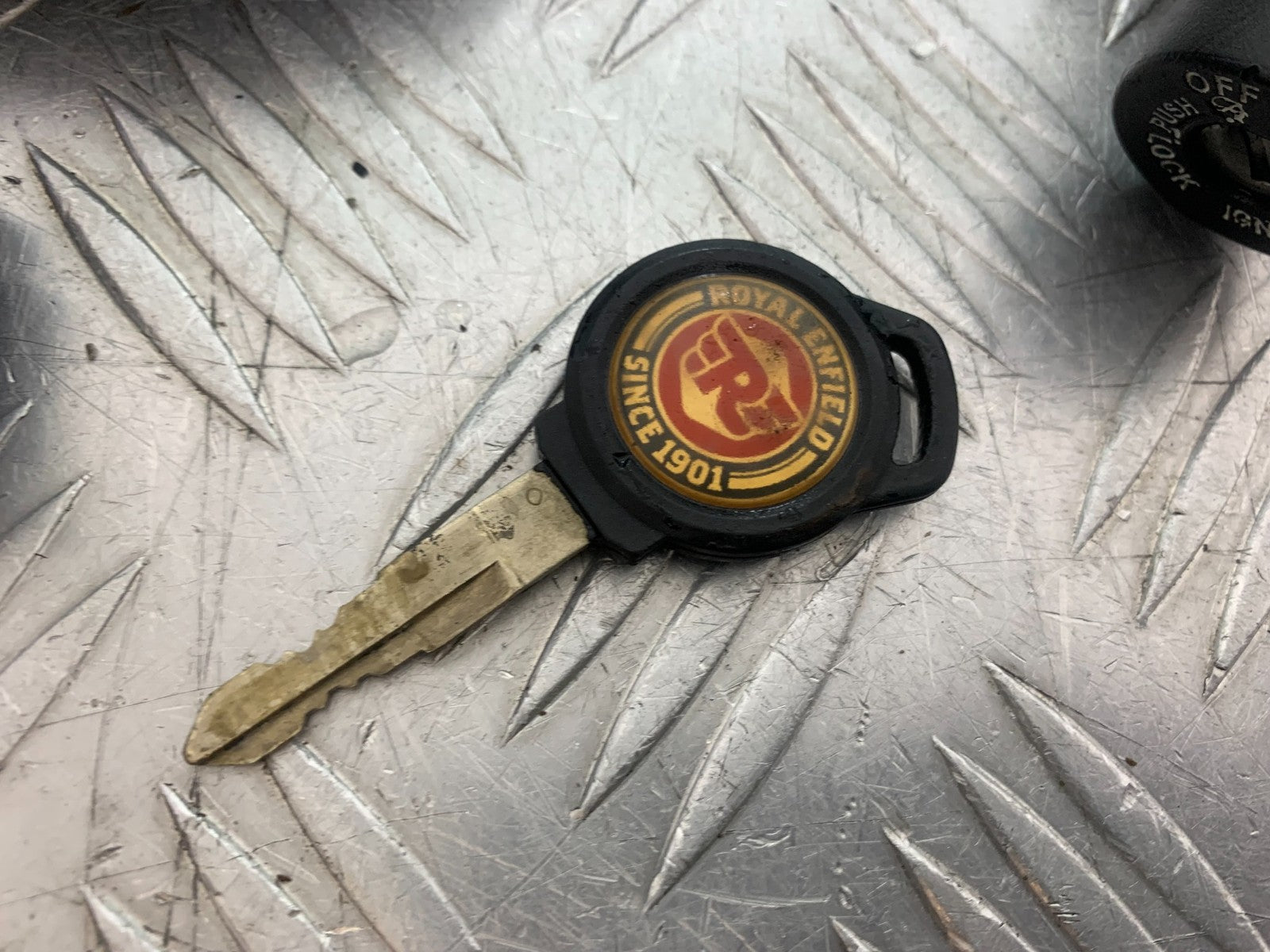ROYAL ENFIELD HIMALAYAN 411 LOCKS AND KEY YEAR 2018-2023 (CMB1279)