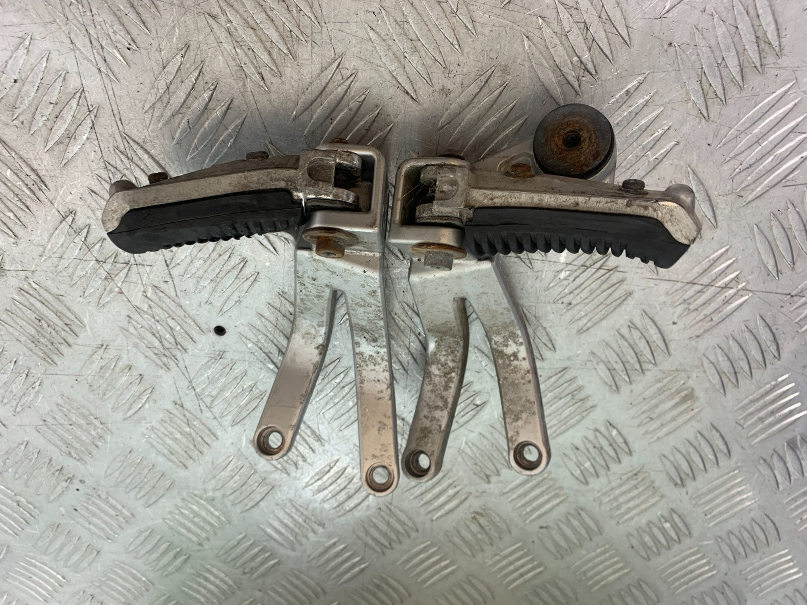 SUZUKI RF900 RF 900  REAR HANGERS YEAR 1994-1999 CMB1326