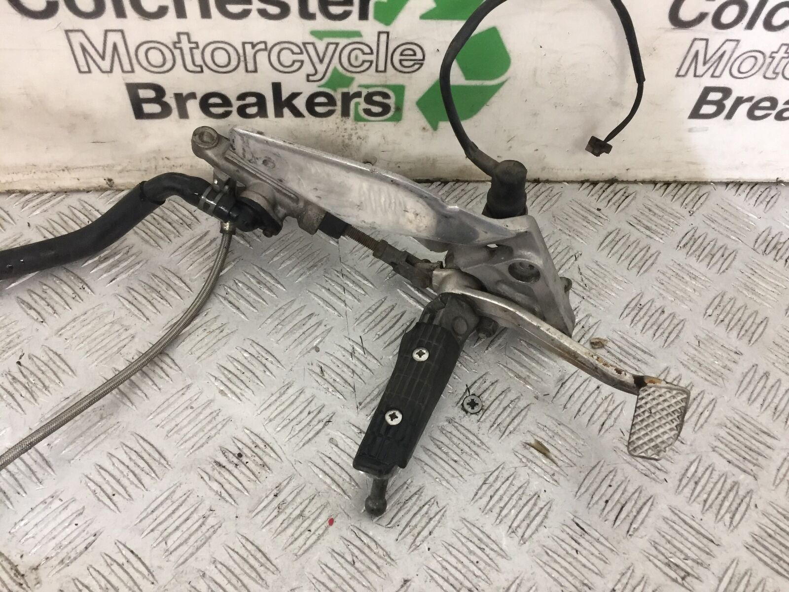 YAMAHA FZR1000 EXUP RU FRONT RIGHT HANGER  YEAR 1991-1994 (STOCK 820)