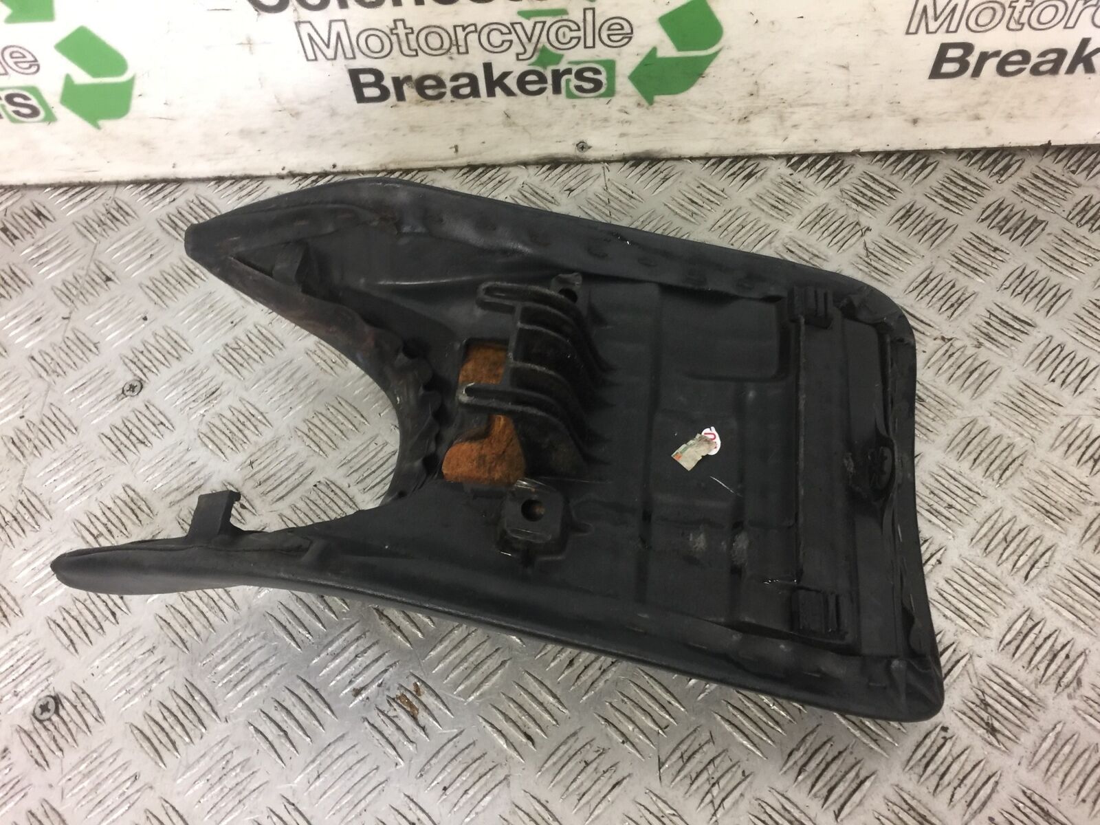 HONDA CBR125 CBR 125 FRONT SEAT YEAR 2004-06  (STOCK 530)