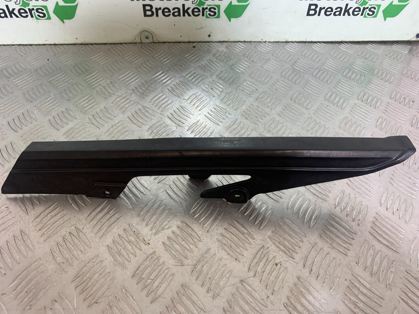 KAWASAKI Z750 ZR750 ZR-7S CHAIN GUARD  YEAR 1999-05 (CMB1135)