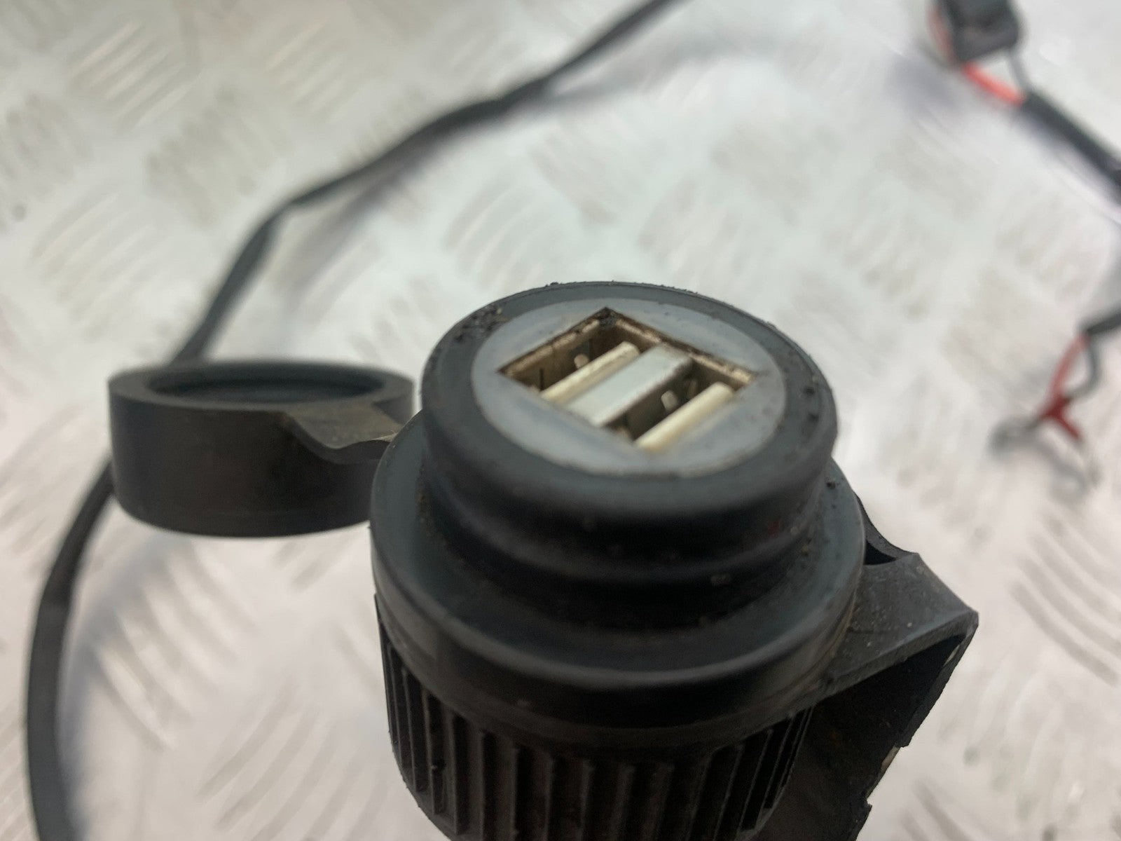 KAWASAKI Z1000 SX USB OUTLET   YEAR 2014-16 (CMB1264)