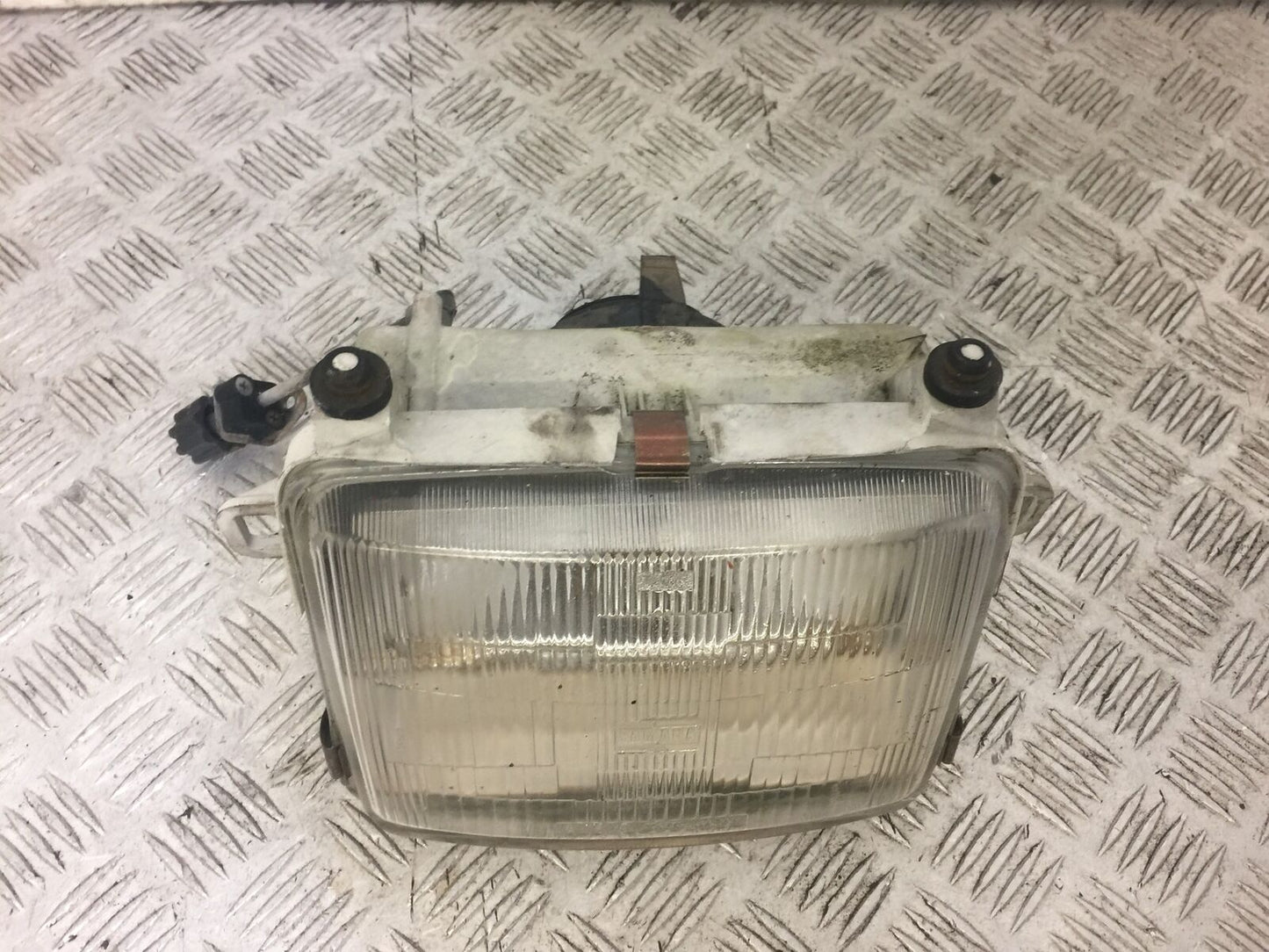 YAMAHA FJ1200 FJ 1200 HEADLIGHT  YEAR 1988 (STOCK 653)