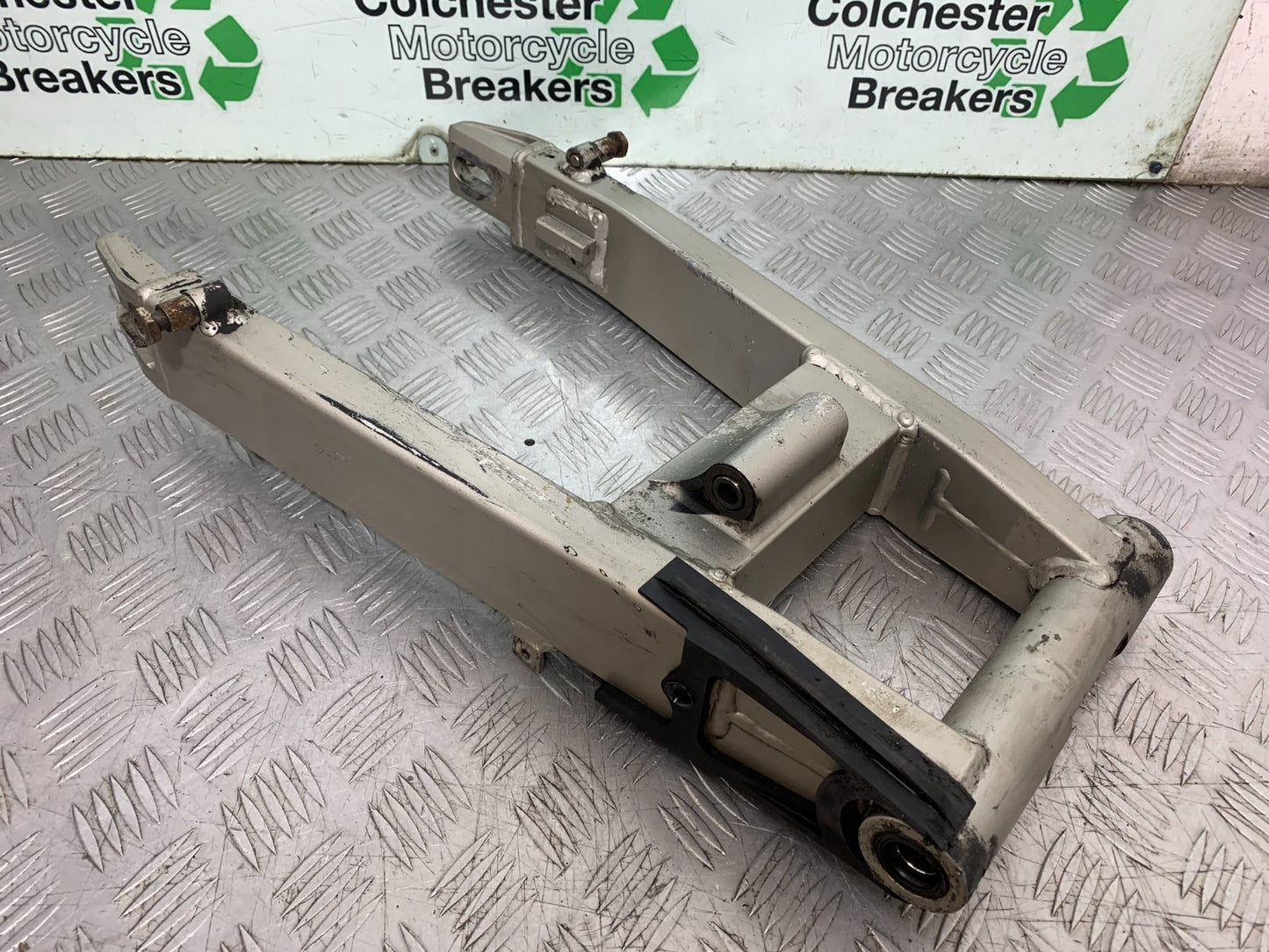 KAWASAKI ZX9R ZX9 R SWINGARM  YEAR 1998-1999 (CMB1329)