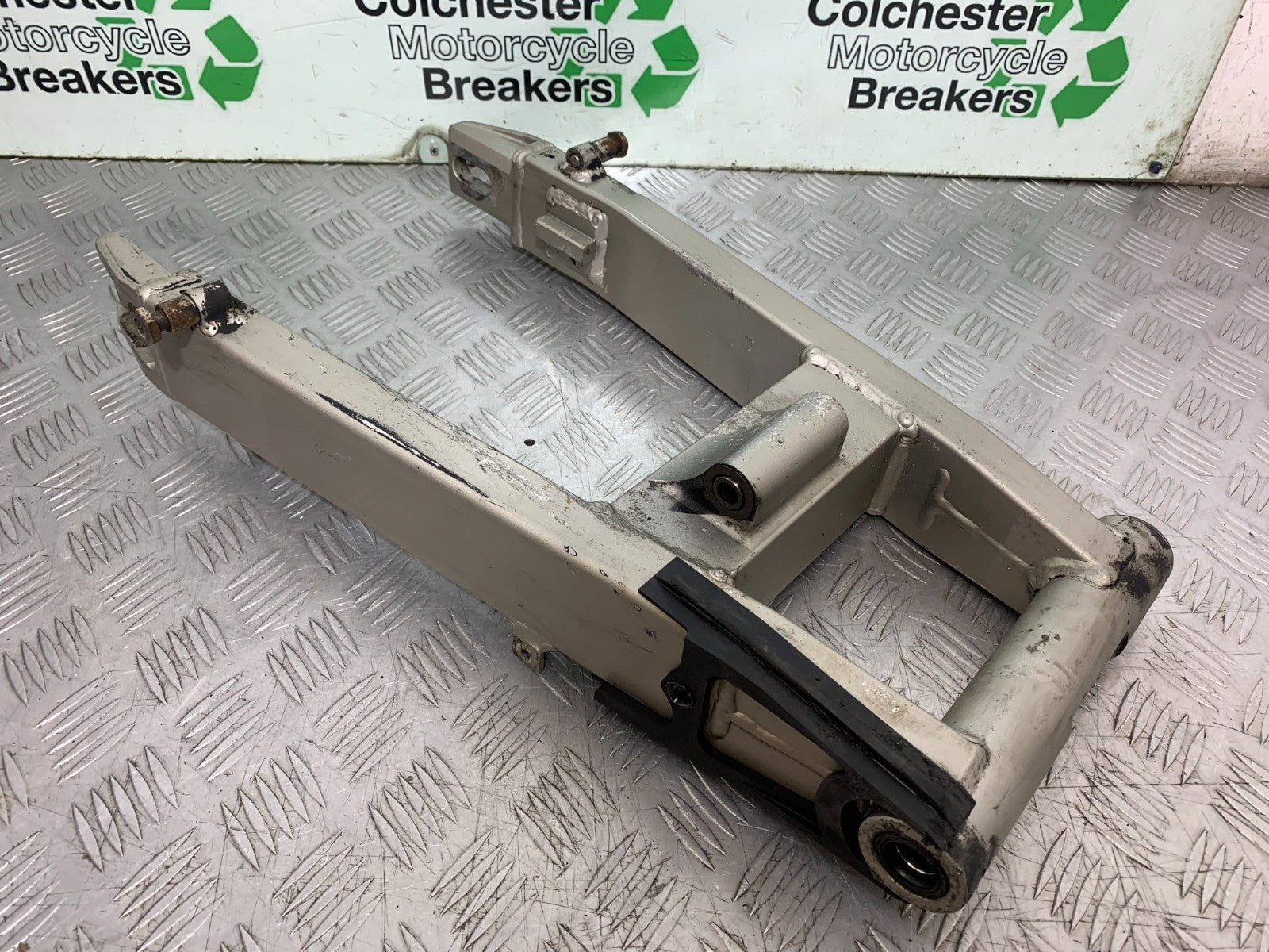 KAWASAKI ZX9R ZX9 R SWINGARM  YEAR 1998-1999 (CMB1329)