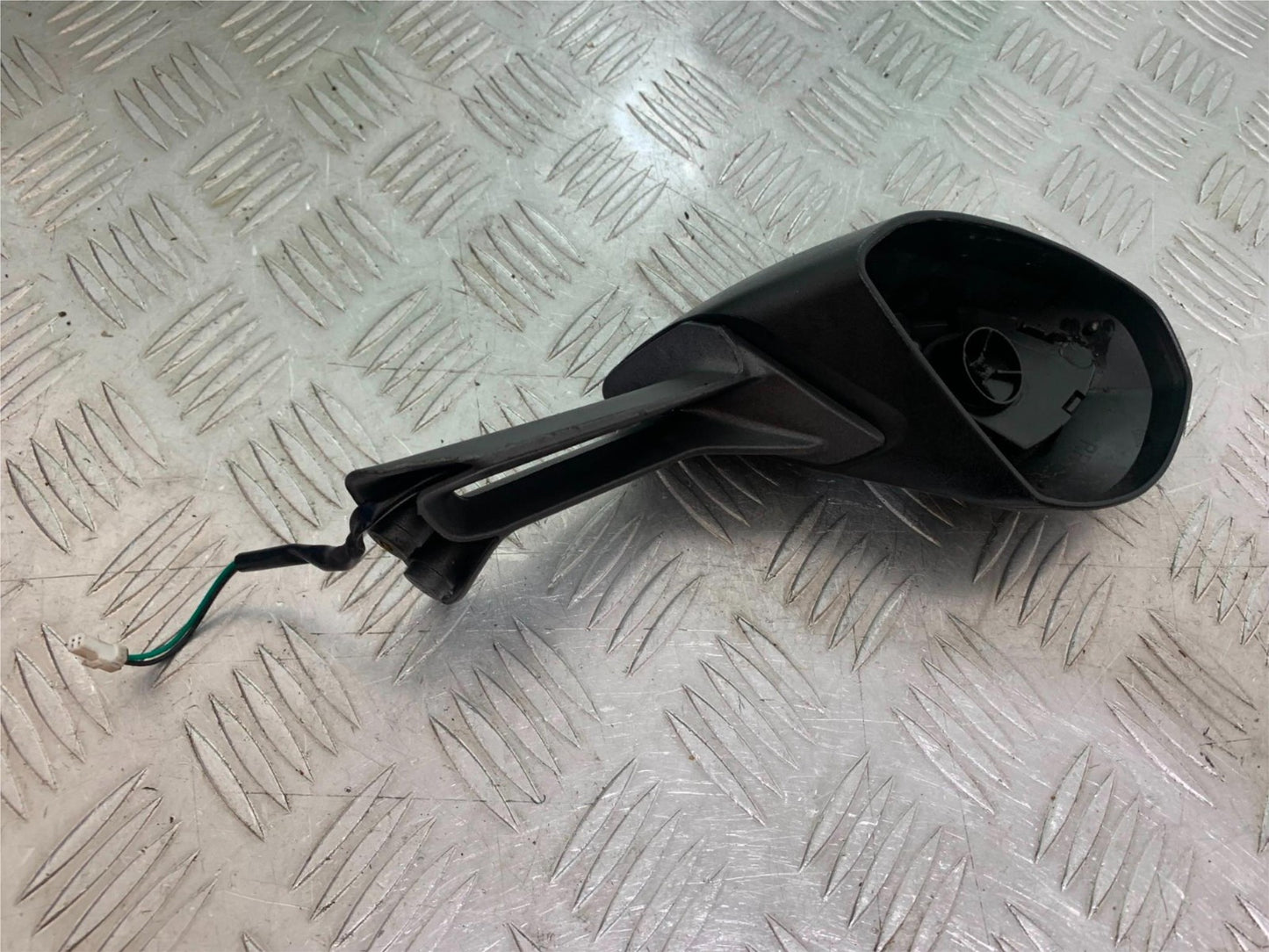 DUCATI 1299 PANIGALE RIGHT MIRROR (DAMAGED SOLD AS PARTS)  YEAR 2016 (CMB 1187)
