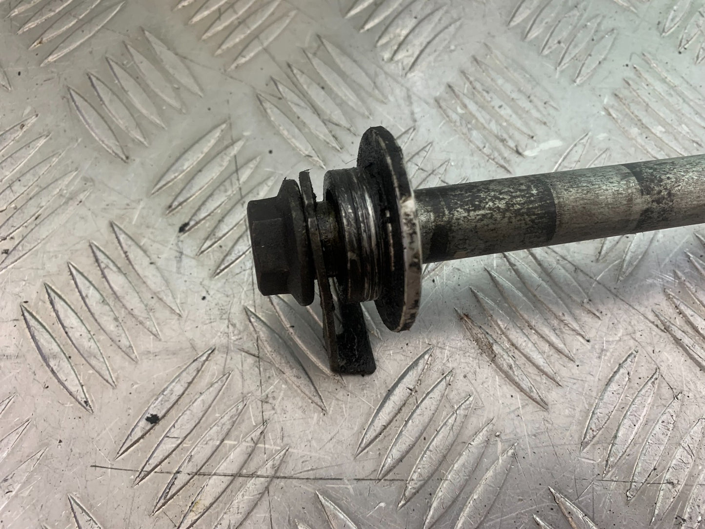 KAWASAKI ZX6R ZX6 F REAR WHEEL SPINDLE  YEAR 1995-1997 (CMB1169)