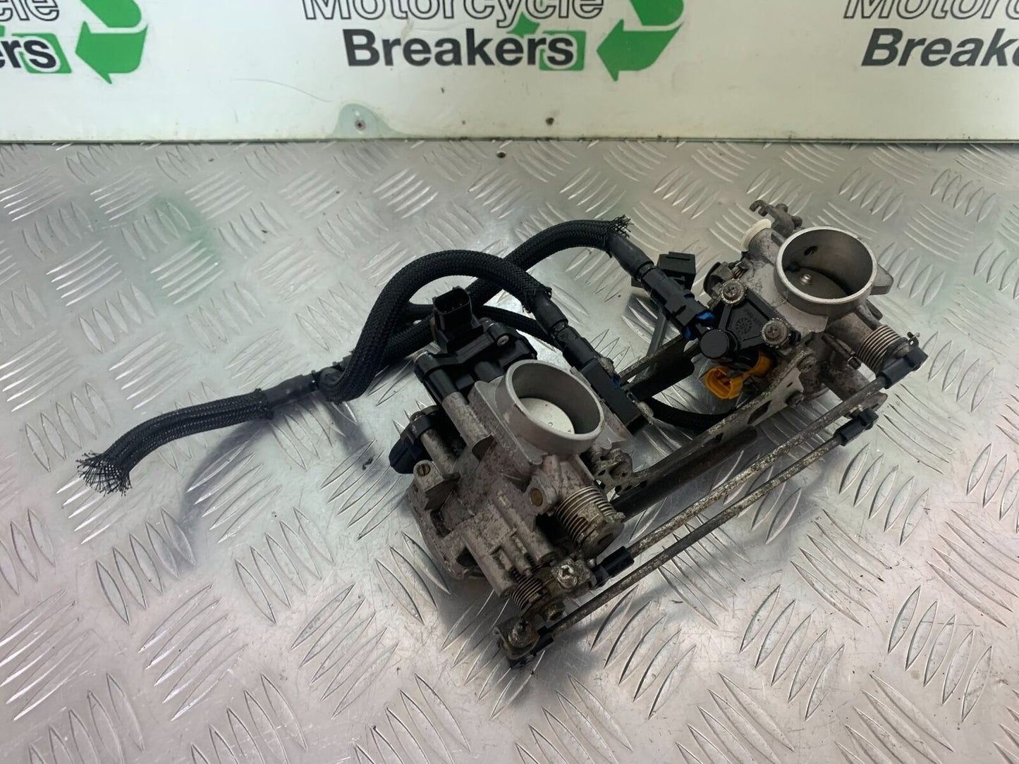 SUZUKI DL 650 V-STROM THROTTLE BODIES YEAR 2016 (STOCK 996)