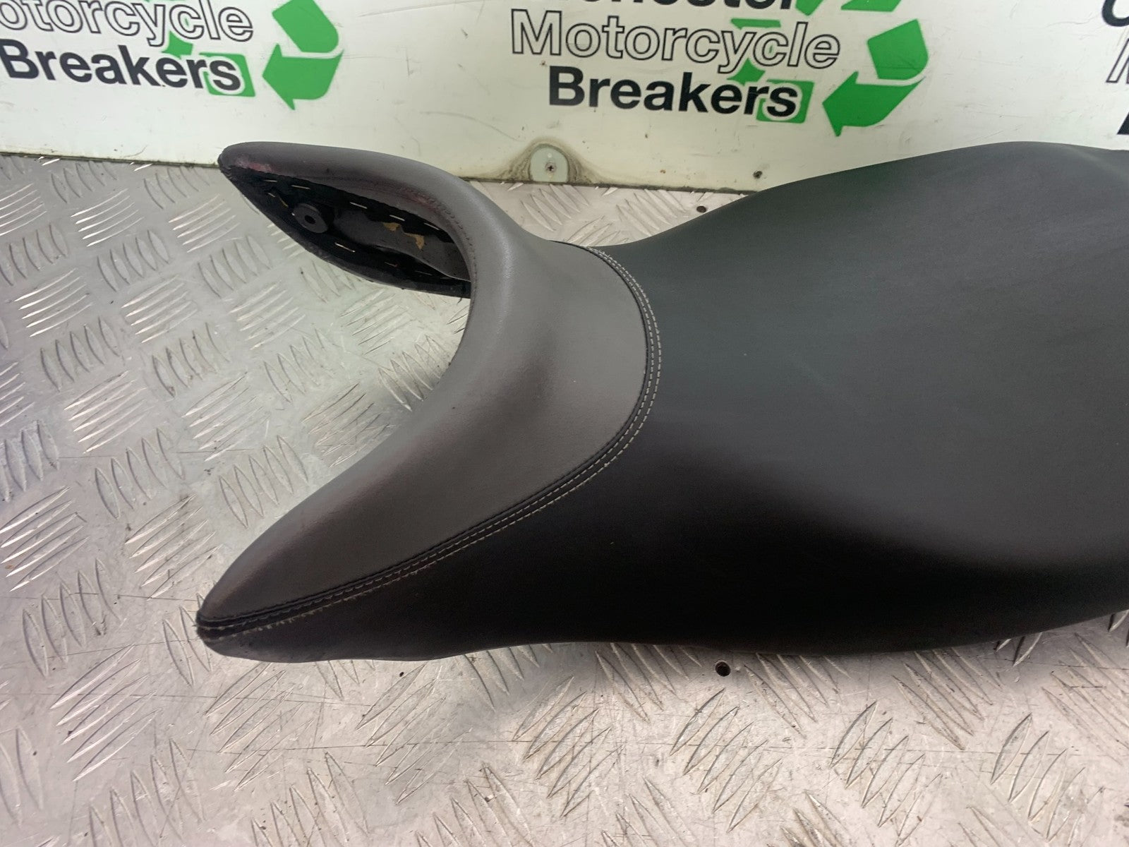 TRIUMPH 675 STREET TRIPLE R SEAT  YEAR 2013 - 2016 (CMB1221)