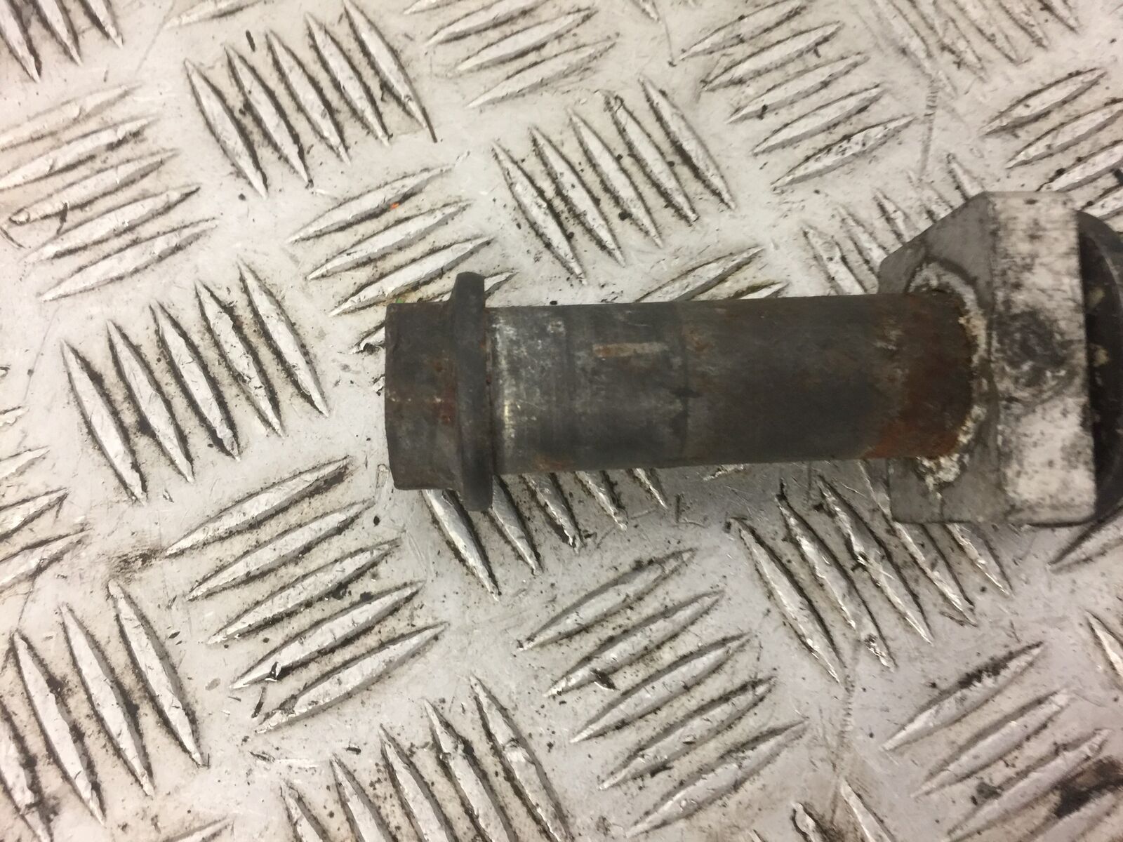 KAWASAKI ZX9R ZX9B REAR WHEEL SPINDLE  YEAR 1994 (STOCK 519)