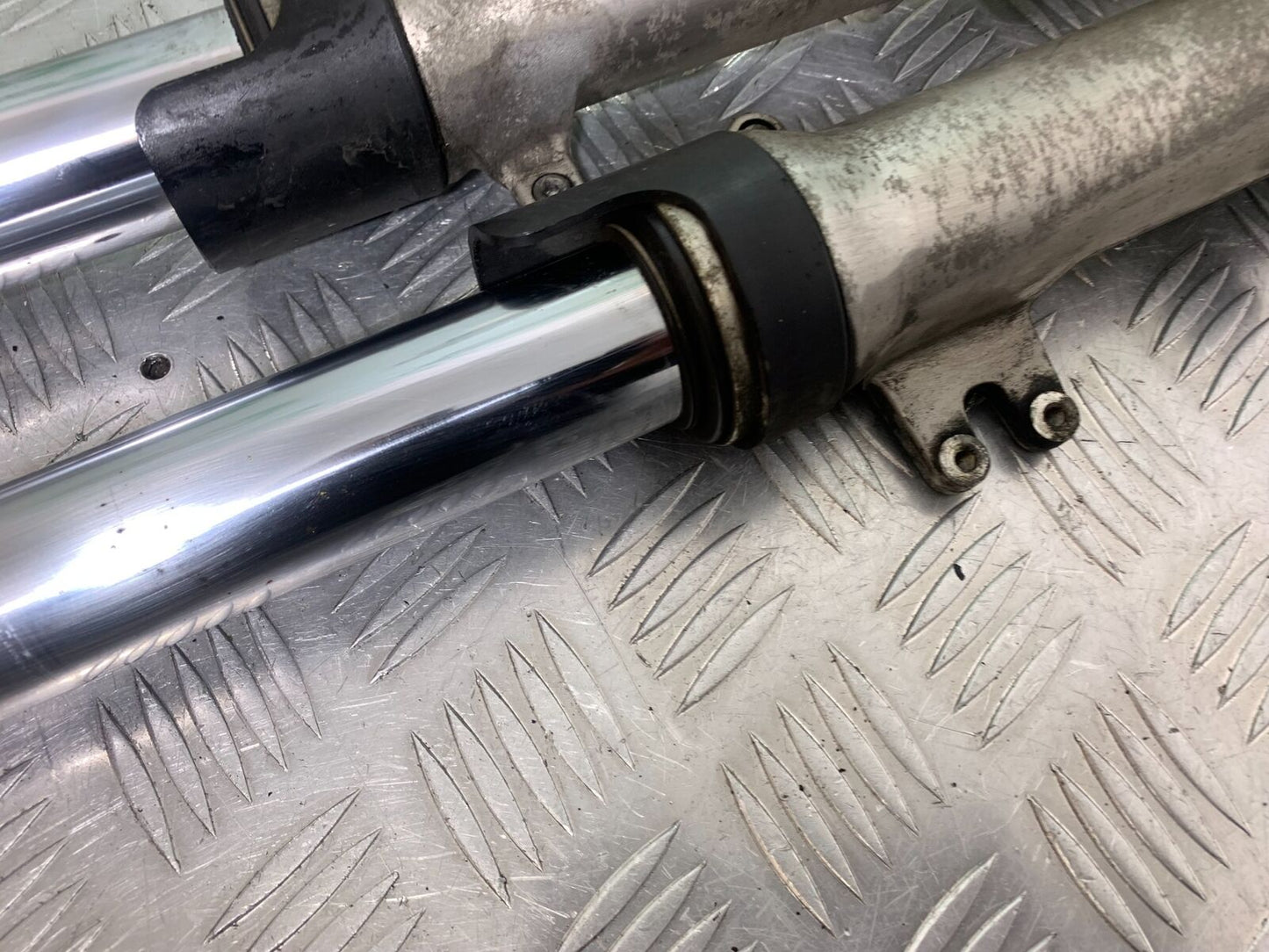 HONDA CBR1100 BLACKBIRD FORKS    YEAR 1999-2005 (CMB1103)