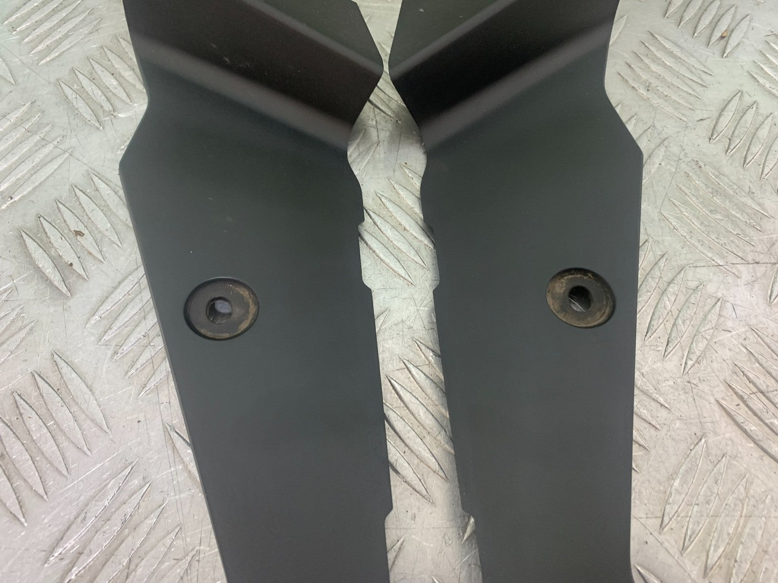 TRIUMPH TIGER 800 XRT LEFT AND RIGHT INNER INFILLS  2018-2020 (CMB1193)
