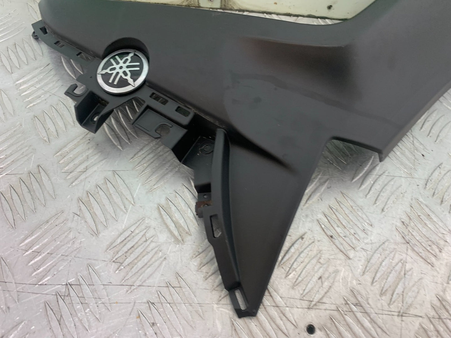 YAMAHA XMAX 300 SIDE INFILL PANEL  YEAR 2017-2020 (CMB1218)